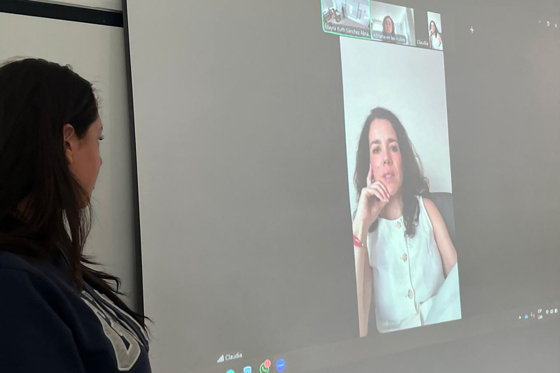 3 / 7 - Inspiración: Charla Entre Estudiantes y Consejo Consultivo de Diseño