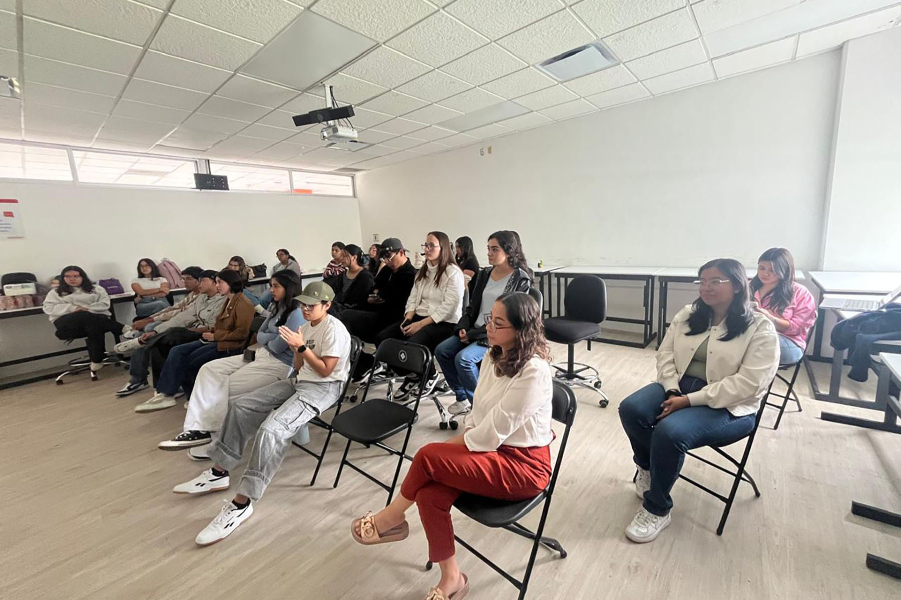 6 / 7 - Inspiración: Charla Entre Estudiantes y Consejo Consultivo de Diseño