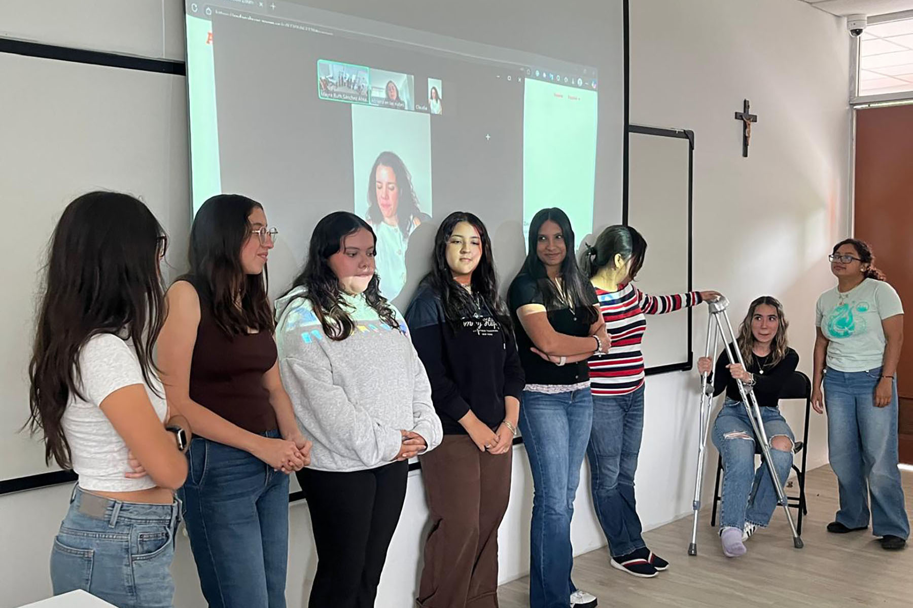7 / 7 - Inspiración: Charla Entre Estudiantes y Consejo Consultivo de Diseño