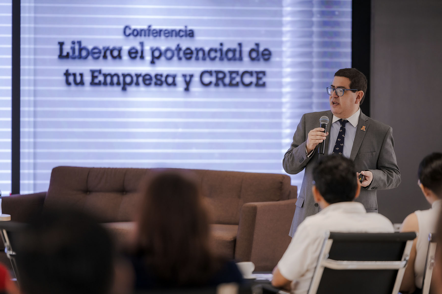 13 / 16 - Conferencia: Libera el Potencial de tu Empresa y CRECE