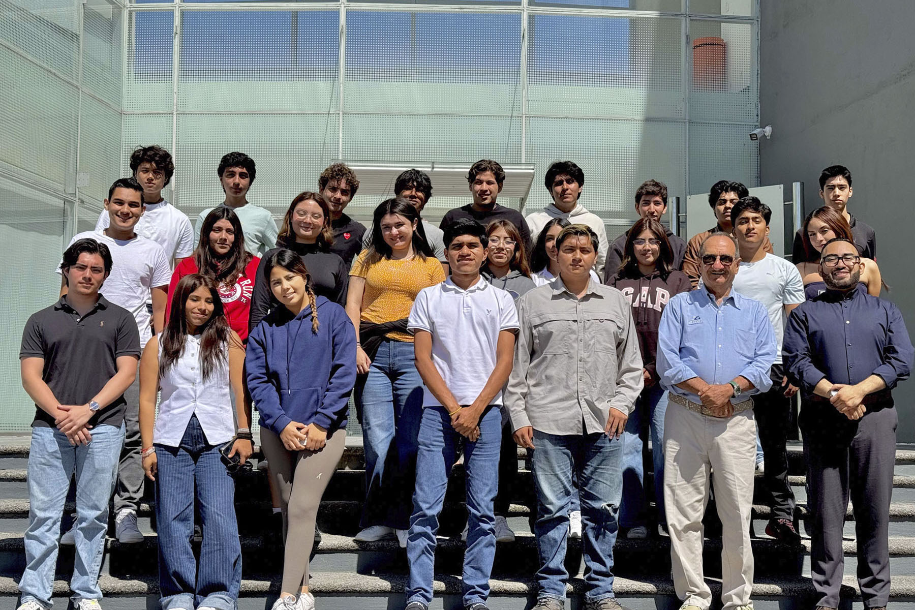 1 / 6 - Encuentro del Arq. Jorge Caram Kuri con Alumnos de Primer Semestre de Arquitectura