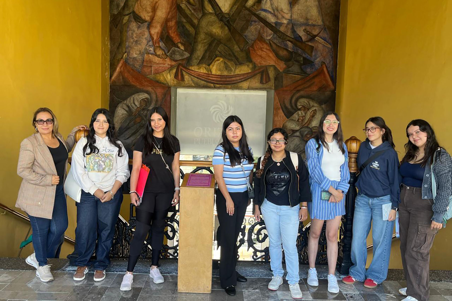 1 / 12 - Iniciamos con Creatividad y Arte una Nueva Generación en la Escuela de Diseño