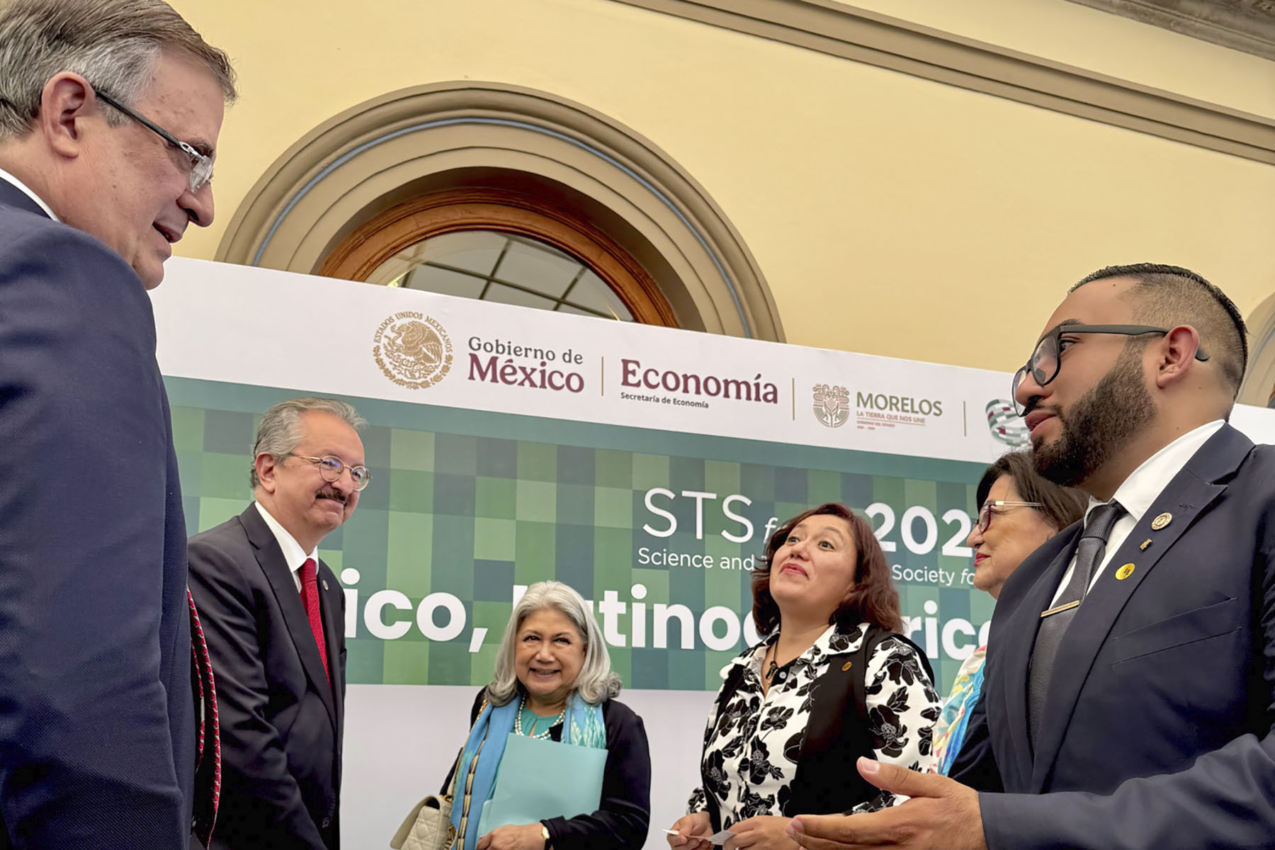 2 / 5 - Escuelas Fortalecen su Vinculación Internacional en el STS Forum 2025