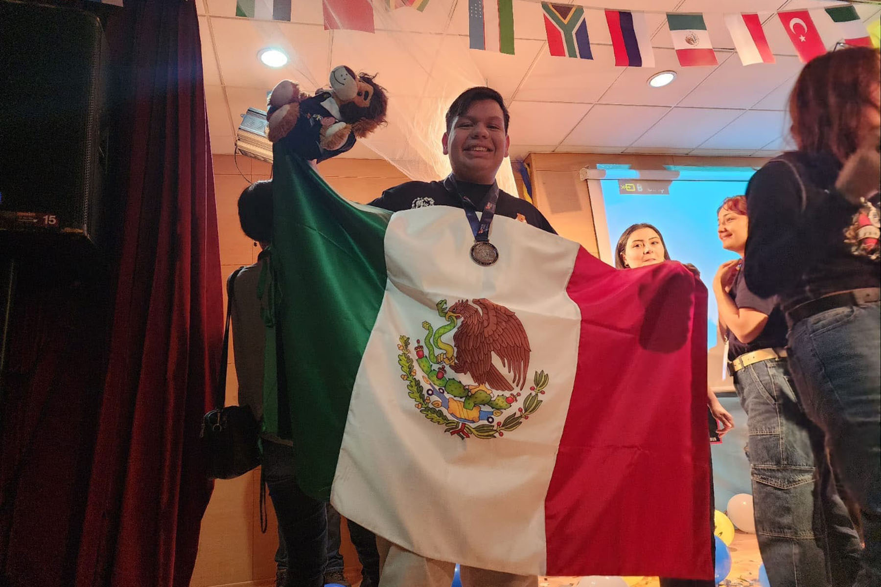 1 / 6 - Alumno de Ingeniería entre las 50 Juventudes que Inspiran de México