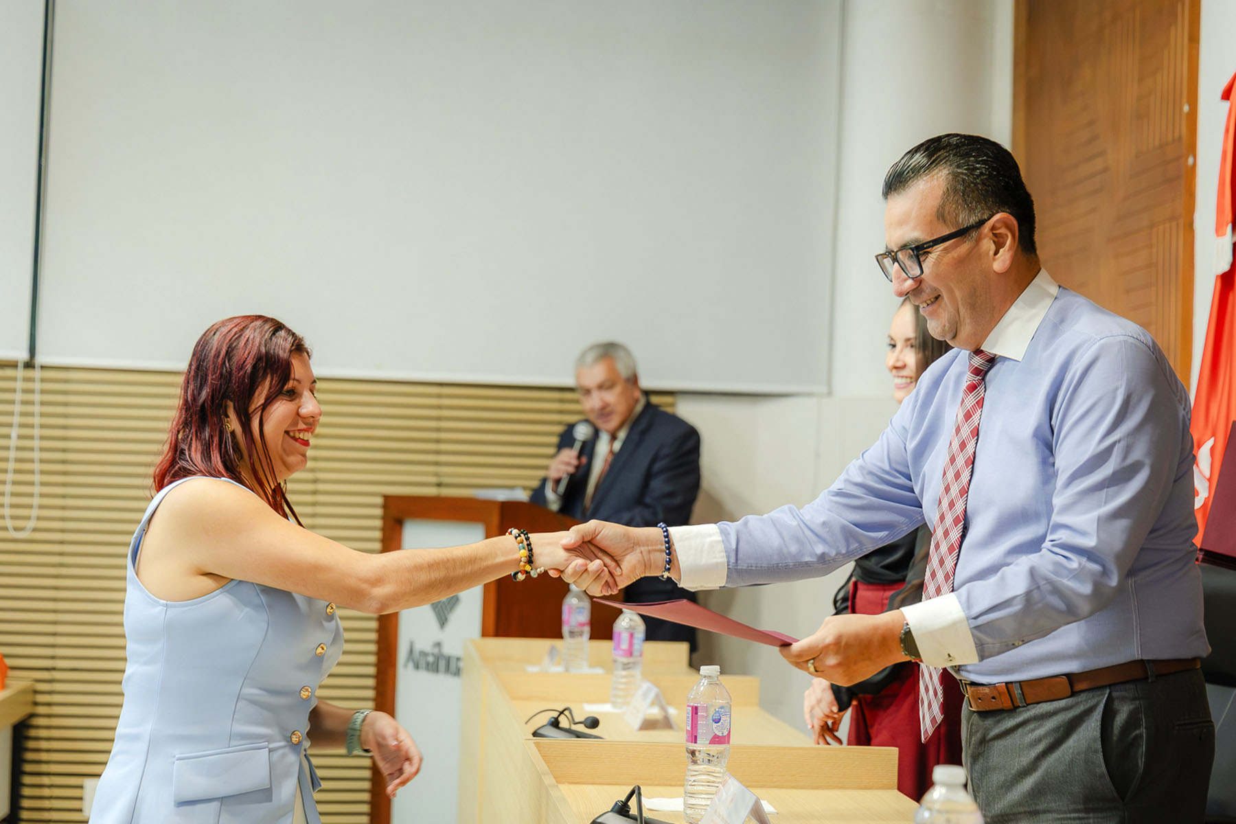 12 / 22 - Bienvenida de la Maestría en Economía y Negocios III