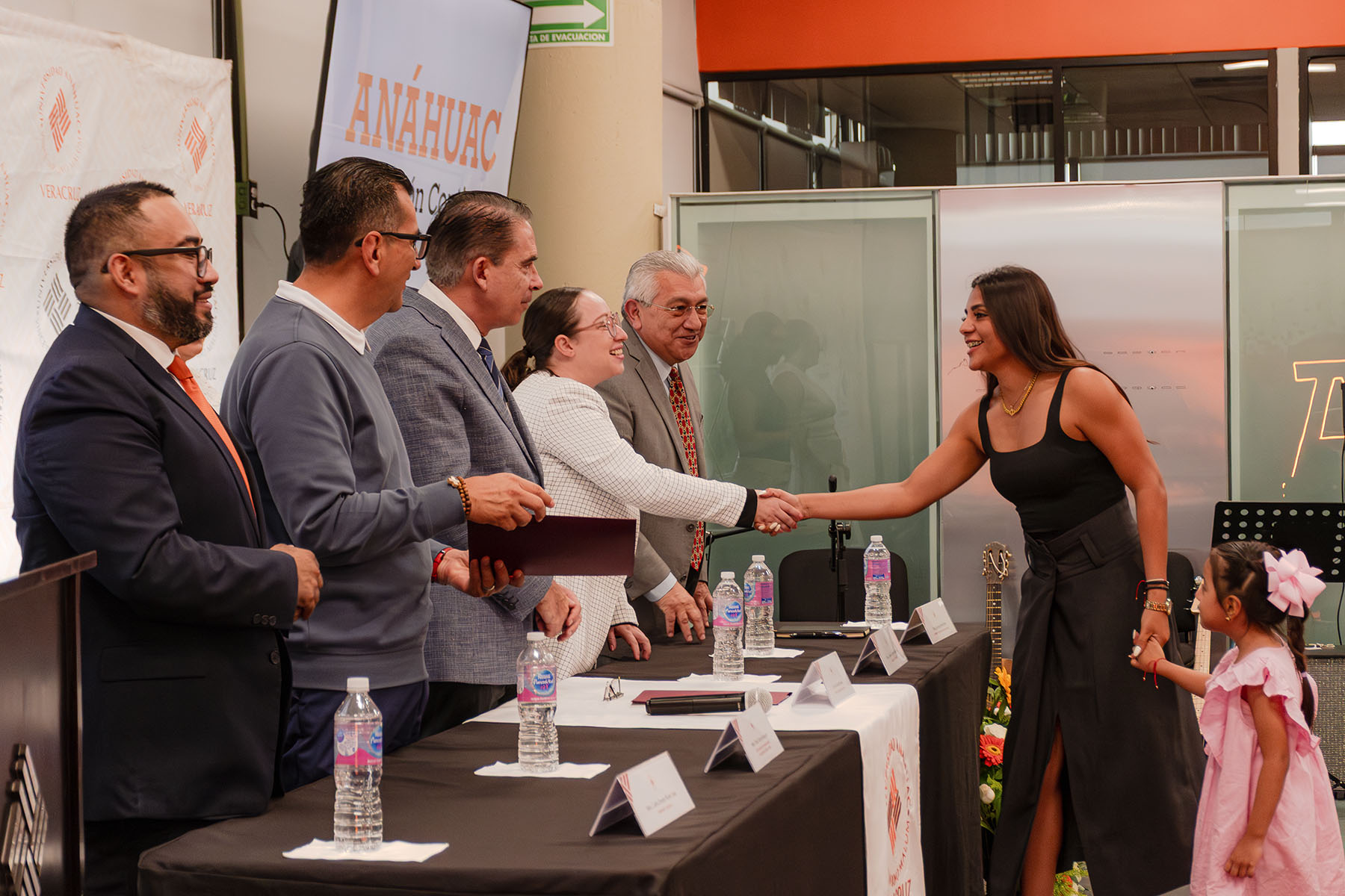 9 / 76 - Ceremonia de Clausura de Diplomados 9 / 76 - Ceremonia de Clausura de Diplomados