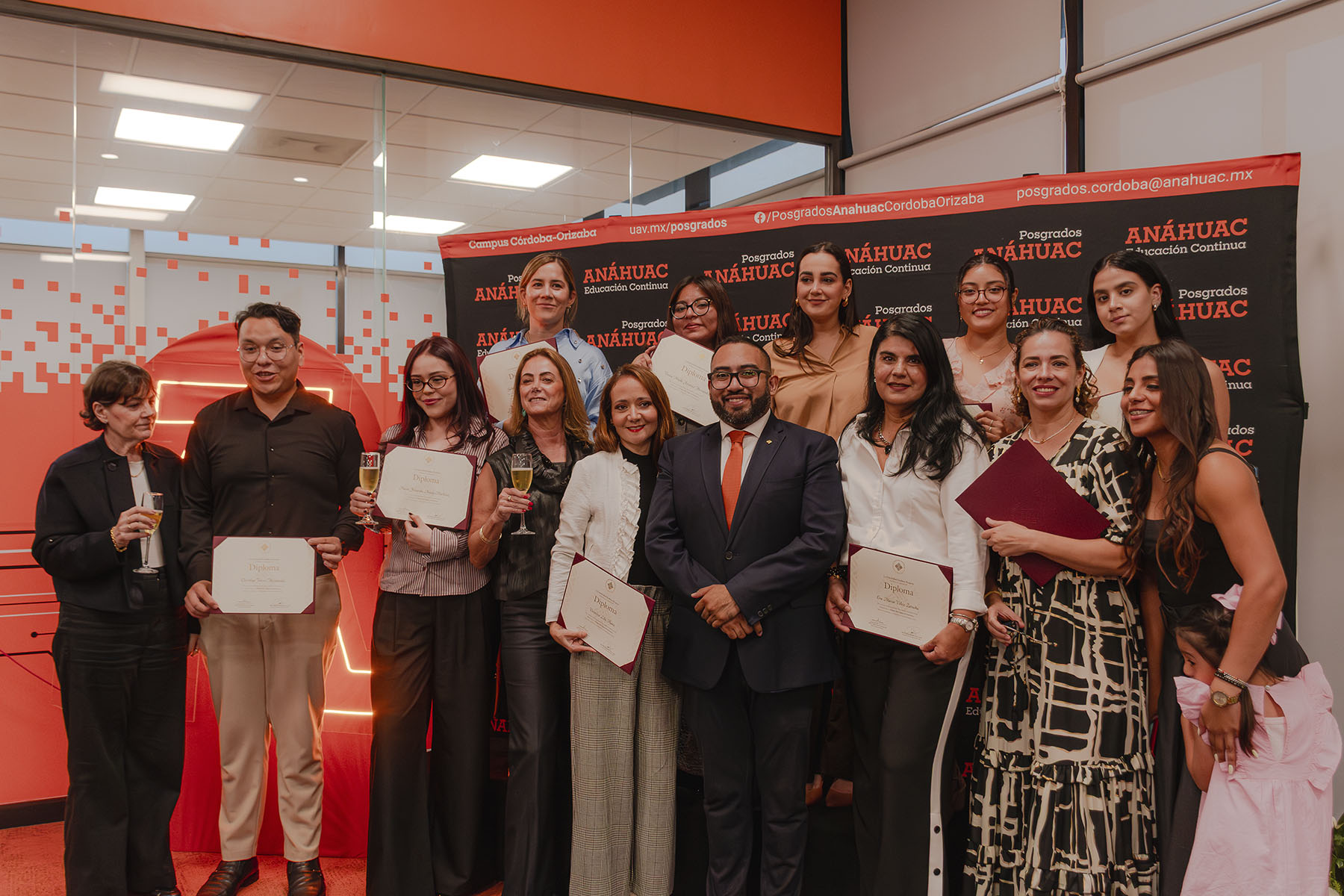 11 / 76 - Ceremonia de Clausura de Diplomados 11 / 76 - Ceremonia de Clausura de Diplomados