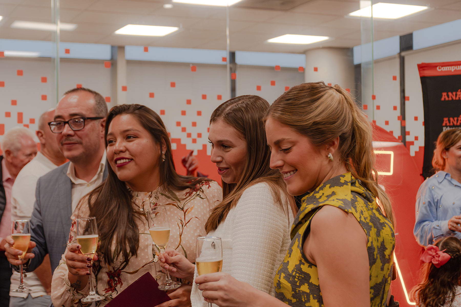 14 / 76 - Ceremonia de Clausura de Diplomados 14 / 76 - Ceremonia de Clausura de Diplomados