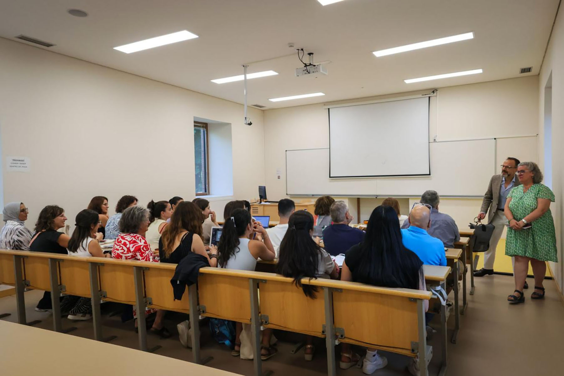 3 / 8 - Colaboradora Realiza Estancia Académica en España