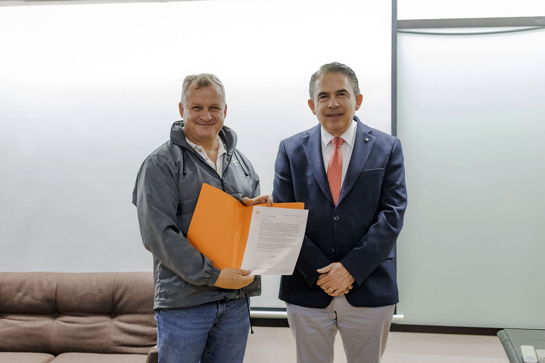 4 / 14 - Comité del Modelo de Salud Integral: Entrega de Nombramientos 4 / 14 - Comité del Modelo de Salud Integral: Entrega de Nombramientos