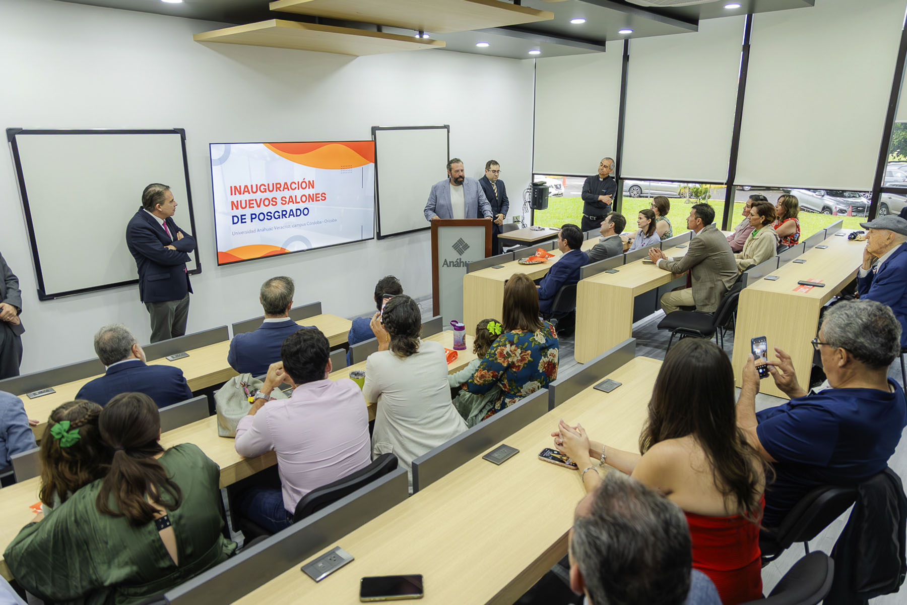 4 / 16 - Instauración de los Nuevos Salones de Posgrado y Educación Continua