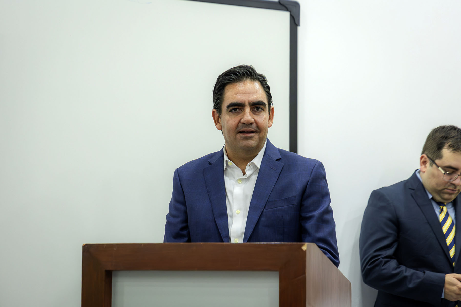 10 / 16 - Instauración de los Nuevos Salones de Posgrado y Educación Continua