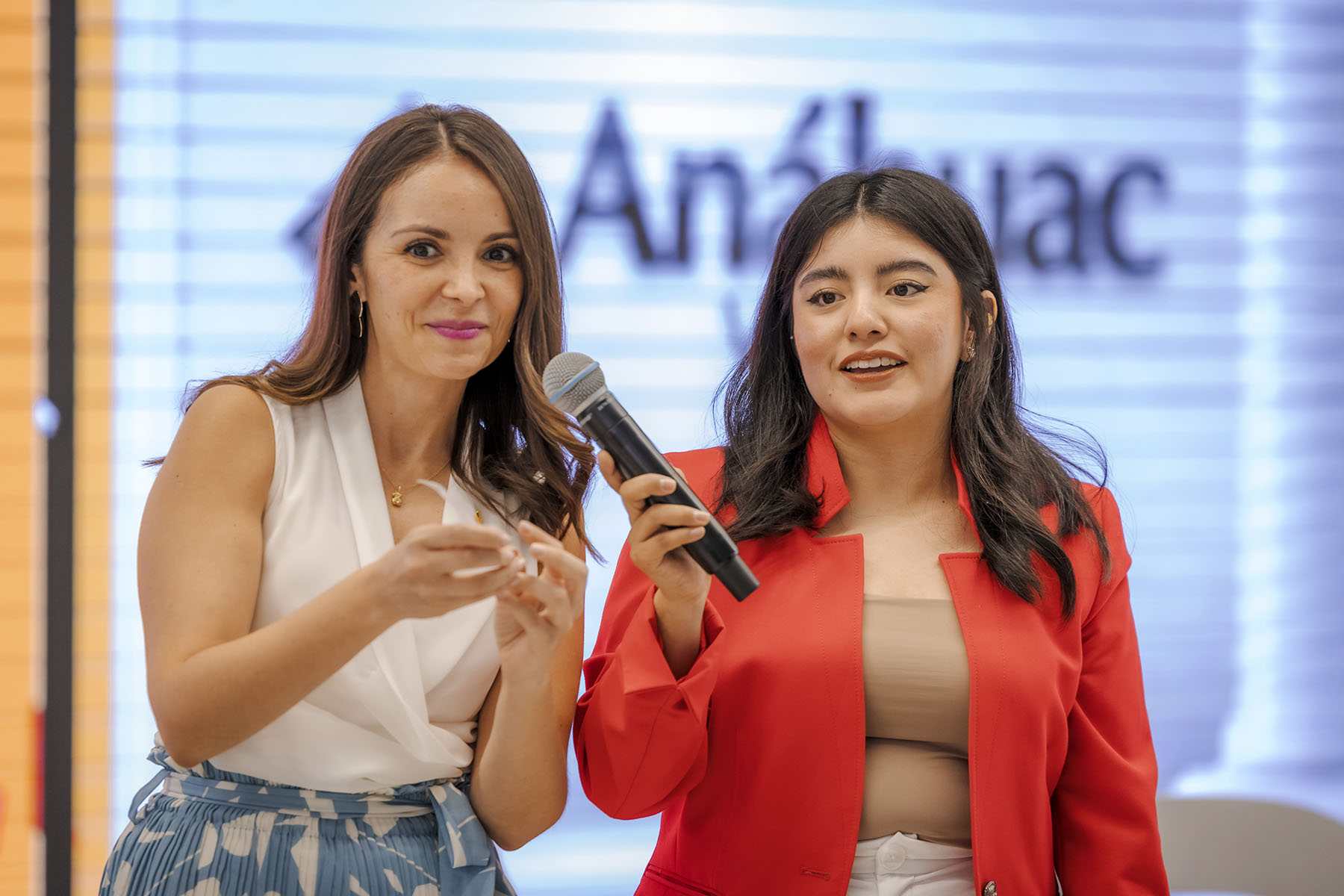 28 / 68 - La Meta Está Cerca: Clausura de Maestrías y Diplomado