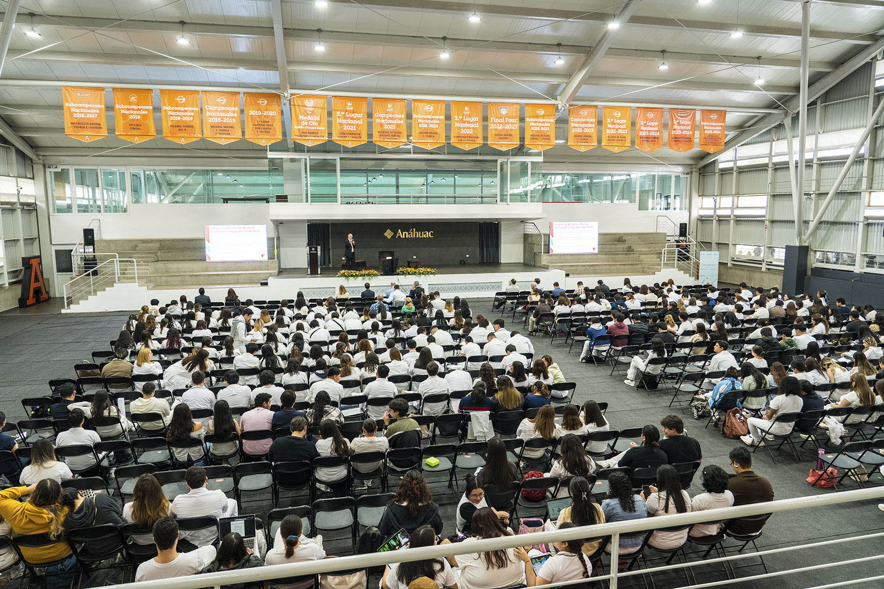 51 / 135 - Día Dos 51 / 135 - Día Dos