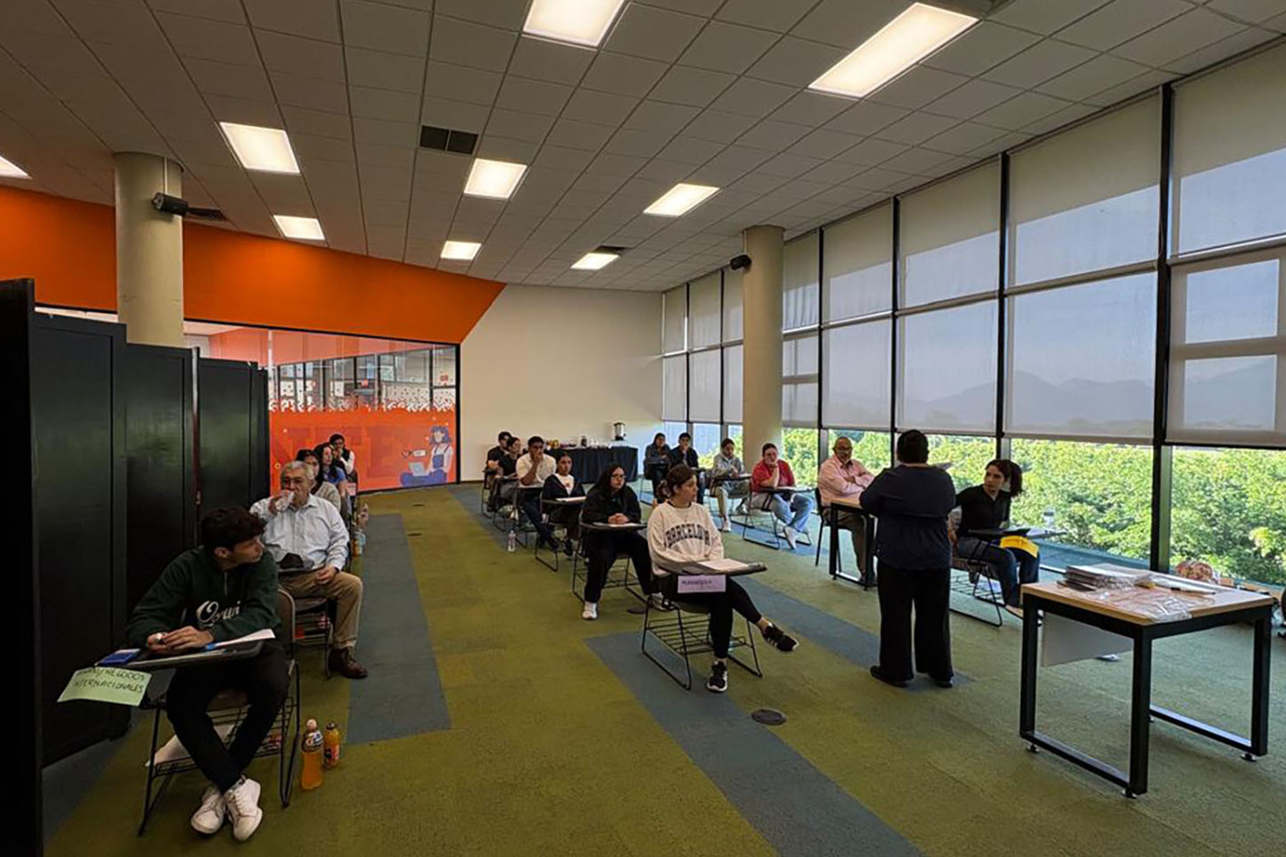 2 / 3 - Primera Generación de Egresados Logra Resultados Destacados en el EGEL 2 / 3 - Primera Generación de Egresados Logra Resultados Destacados en el EGEL