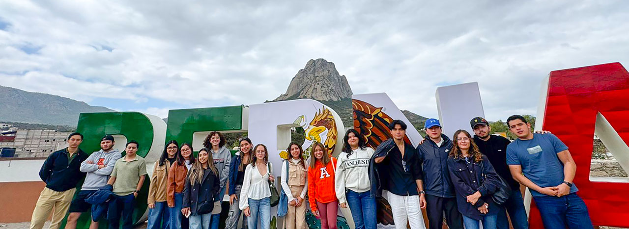 Estudiantes Fortalecen su Formación en el Business Summit 2025