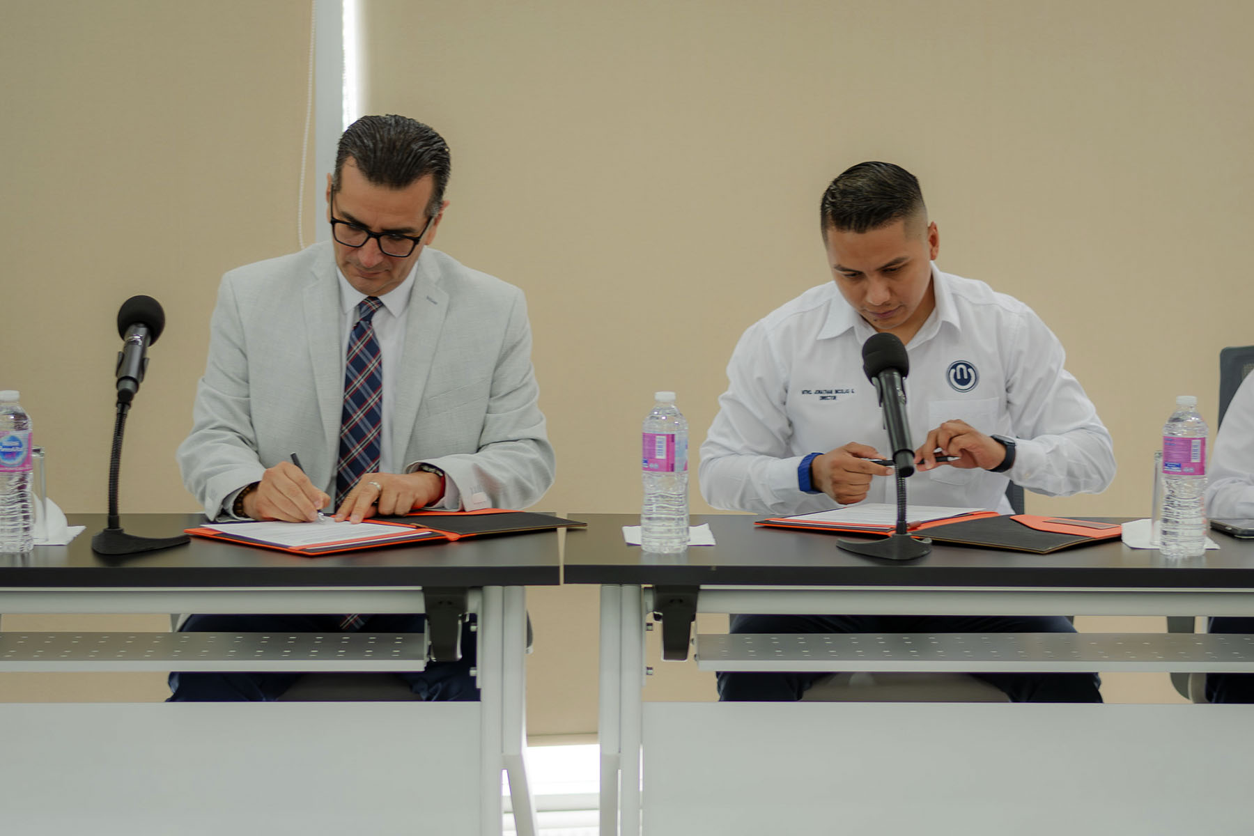 5 / 10 - Firma de Convenio con Nicolás Center Elite 5 / 10 - Firma de Convenio con Nicolás Center Elite