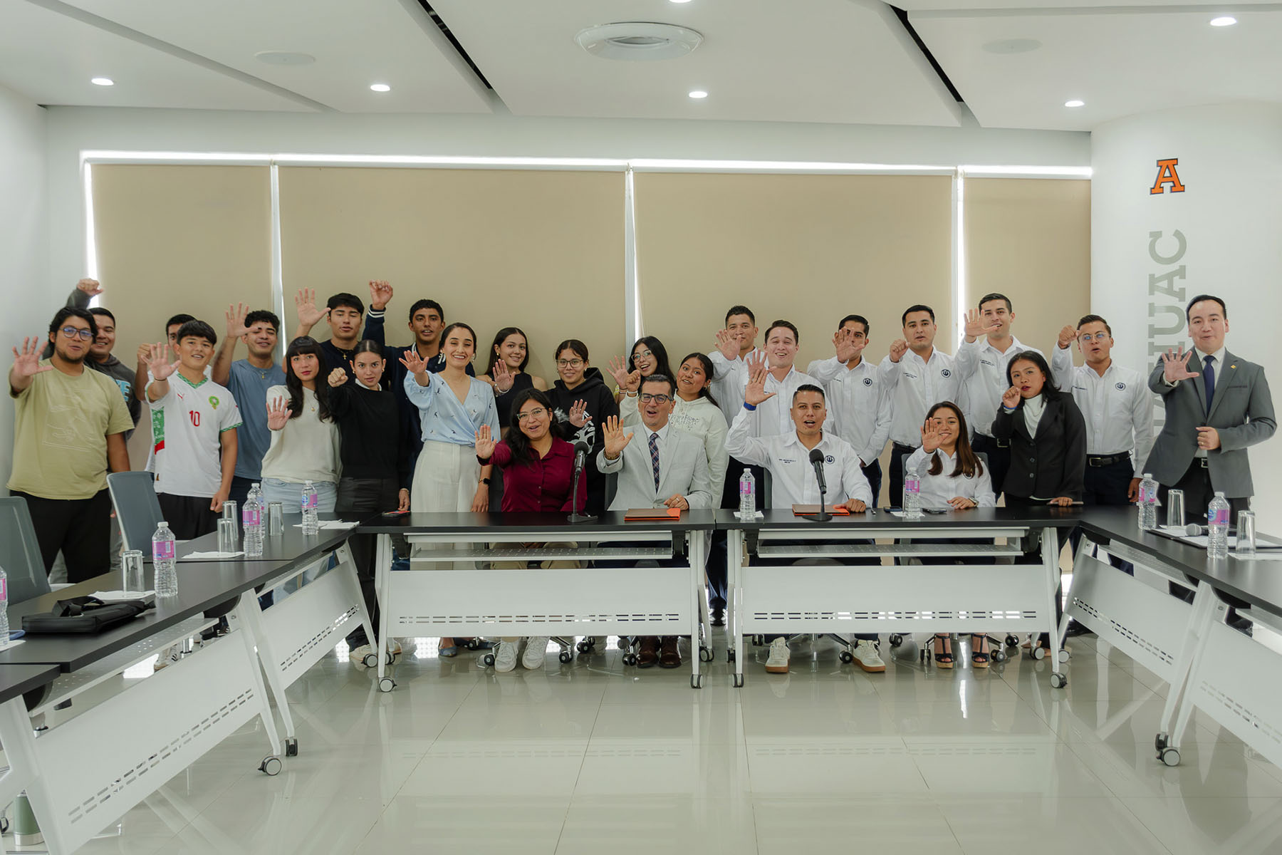 8 / 10 - Firma de Convenio con Nicolás Center Elite 8 / 10 - Firma de Convenio con Nicolás Center Elite