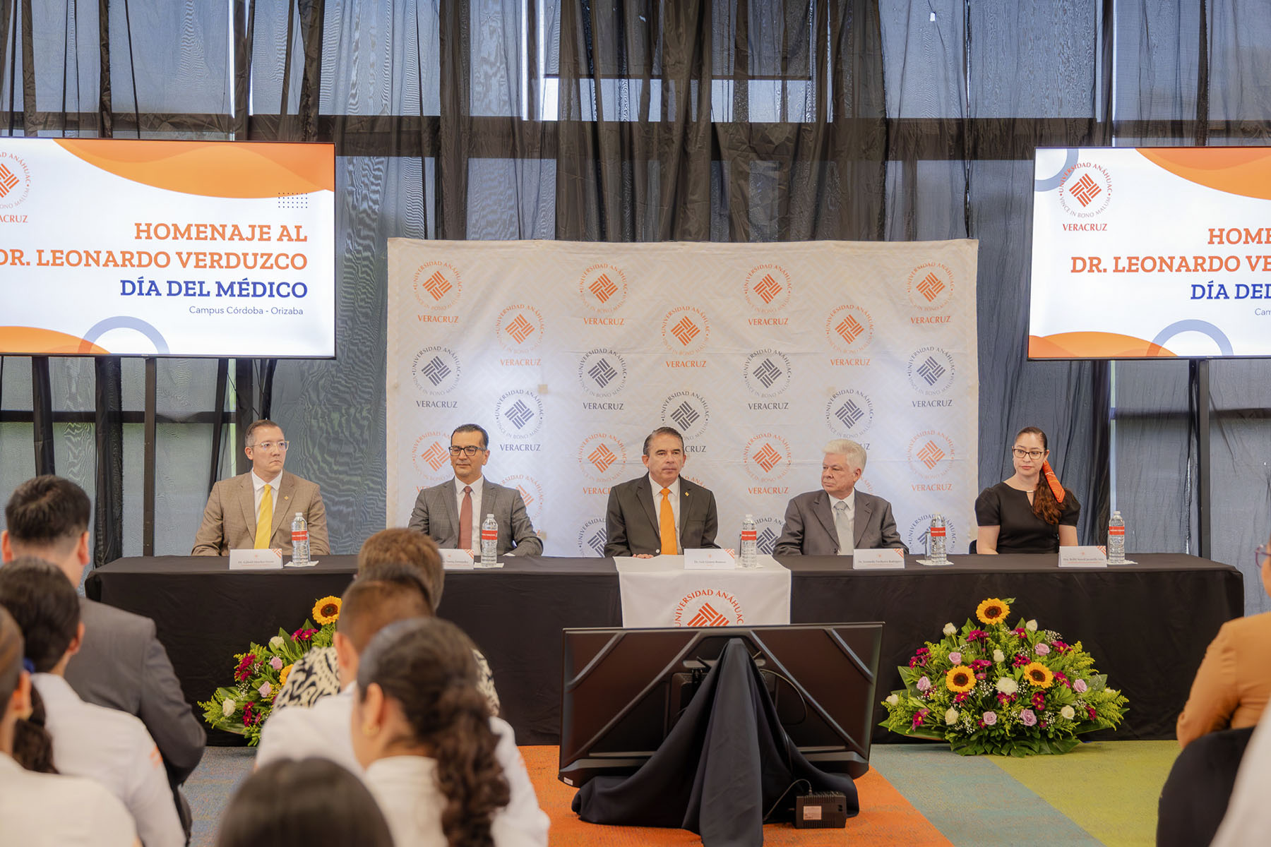 2 / 40 - Homenaje al Dr. Leonardo Verduzco Rodríguez en el Marco del Día del Médico 2 / 40 - Homenaje al Dr. Leonardo Verduzco Rodríguez en el Marco del Día del Médico