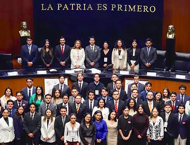 Primer Parlamento Universitario de la Red An&aacute;huac en el Senado de la Rep&uacute;blica