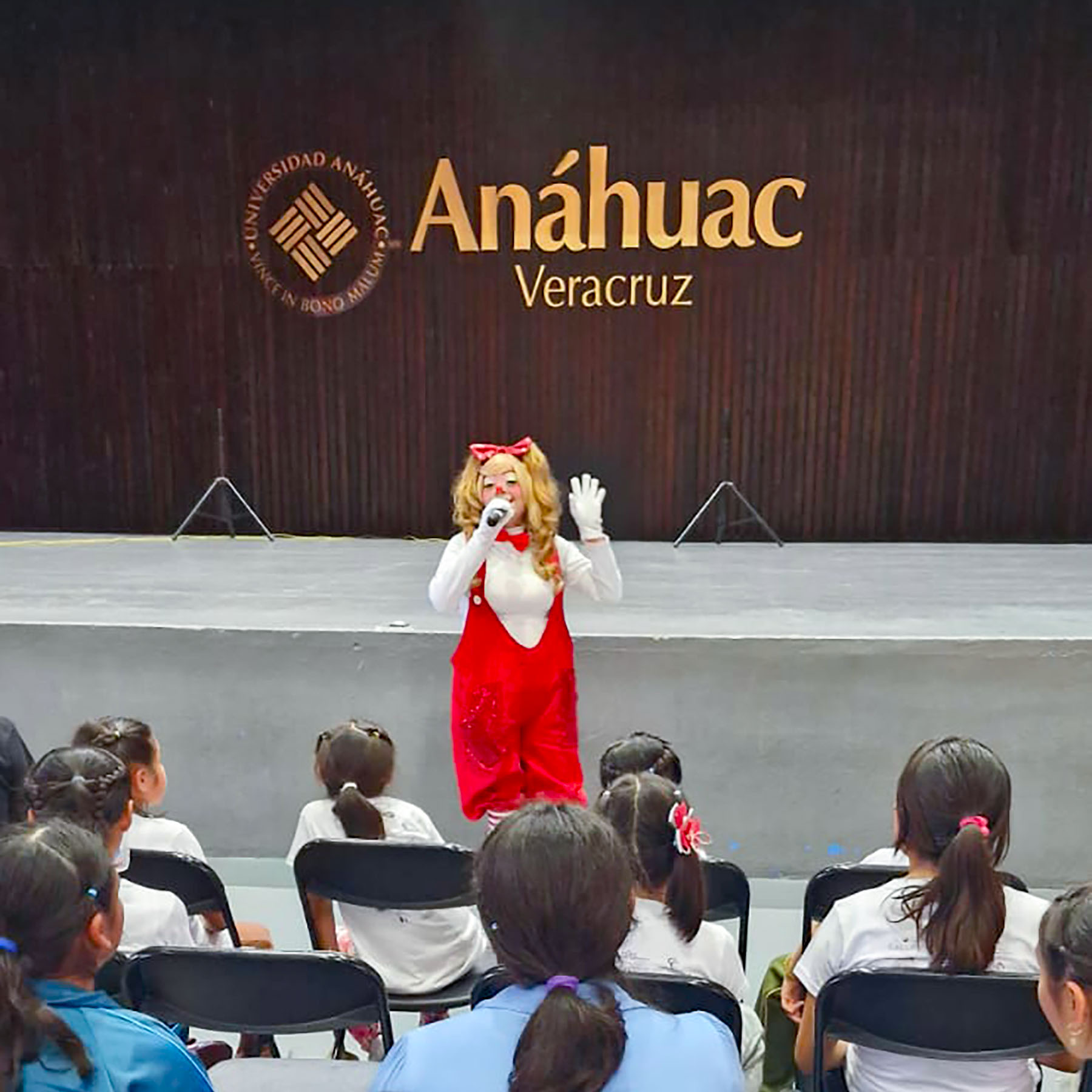 1 / 1 - Un Día de Alegría