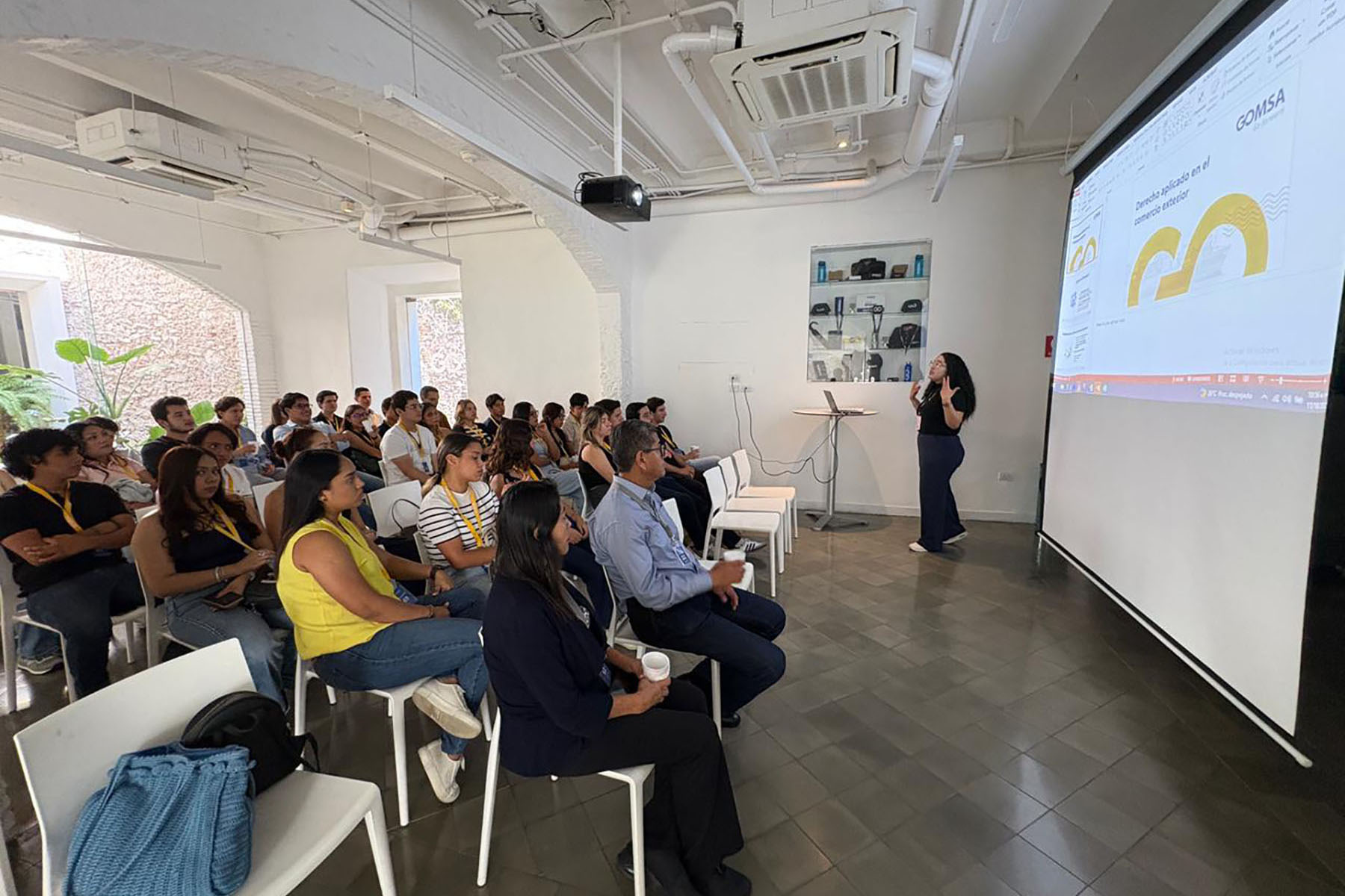 1 / 3 - Visita Académica a la Empresa Aduanal GOMSA — Puerto de Veracruz 1 / 3 - Visita Académica a la Empresa Aduanal GOMSA — Puerto de Veracruz