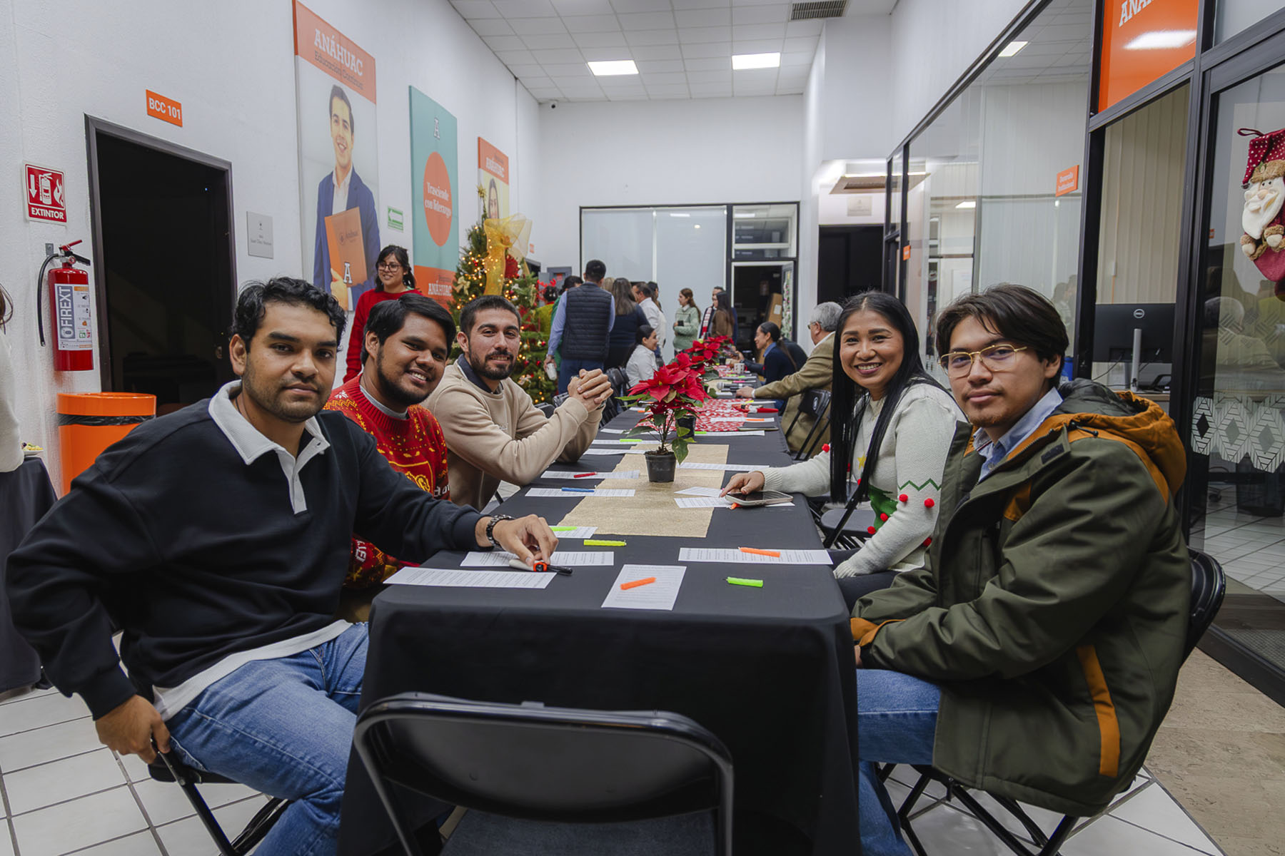 8 / 32 - Christmas Break de Posgrados 8 / 32 - Christmas Break de Posgrados