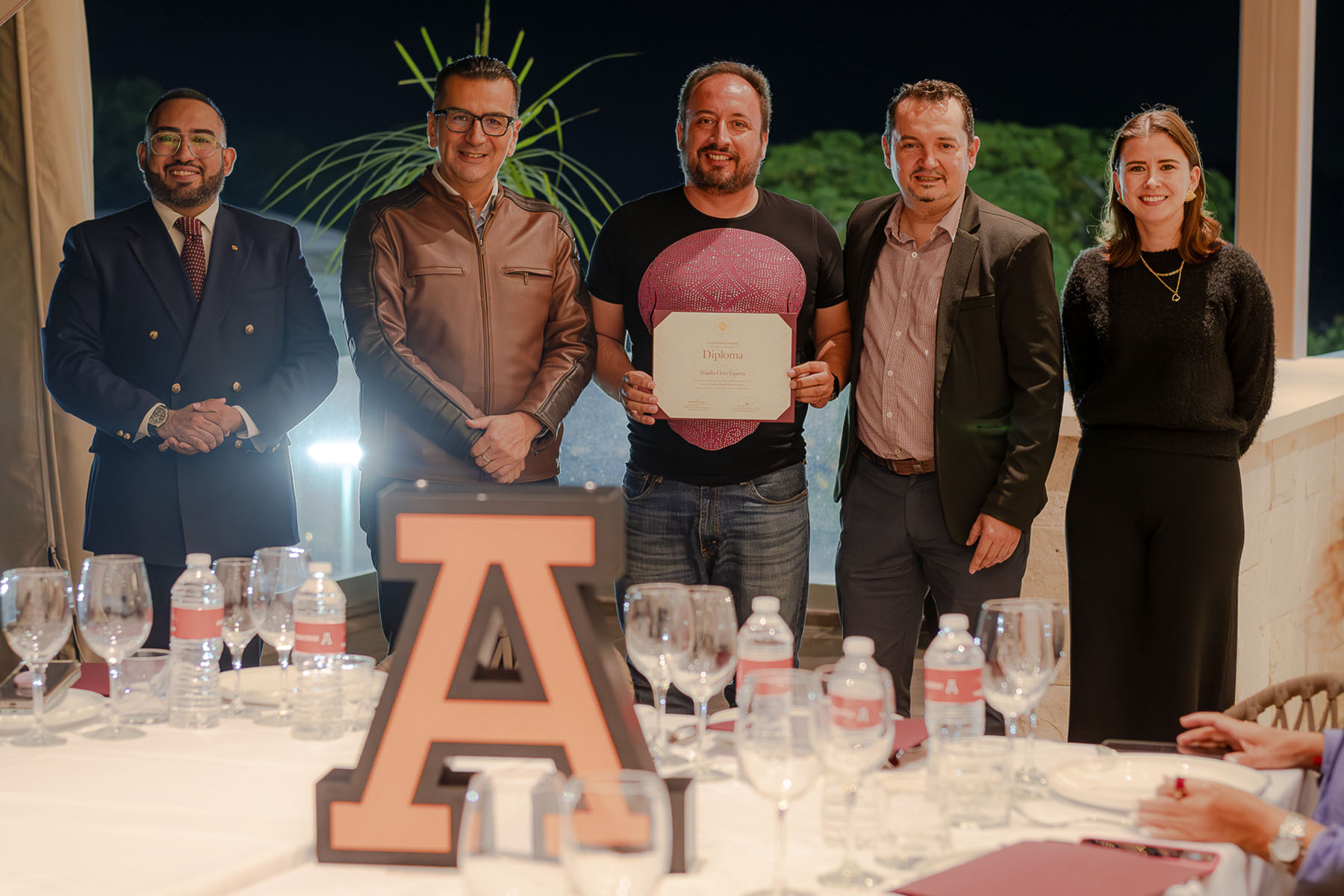 12 / 32 - Clausura del Curso en Cultura y Cata de Vinos Franceses 12 / 32 - Clausura del Curso en Cultura y Cata de Vinos Franceses