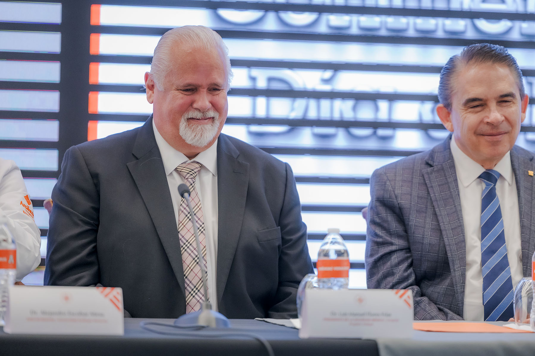 10 / 22 - Homenaje al Dr. Luis Manuel Flores Frías en el Marco del Día del Médico 10 / 22 - Homenaje al Dr. Luis Manuel Flores Frías en el Marco del Día del Médico