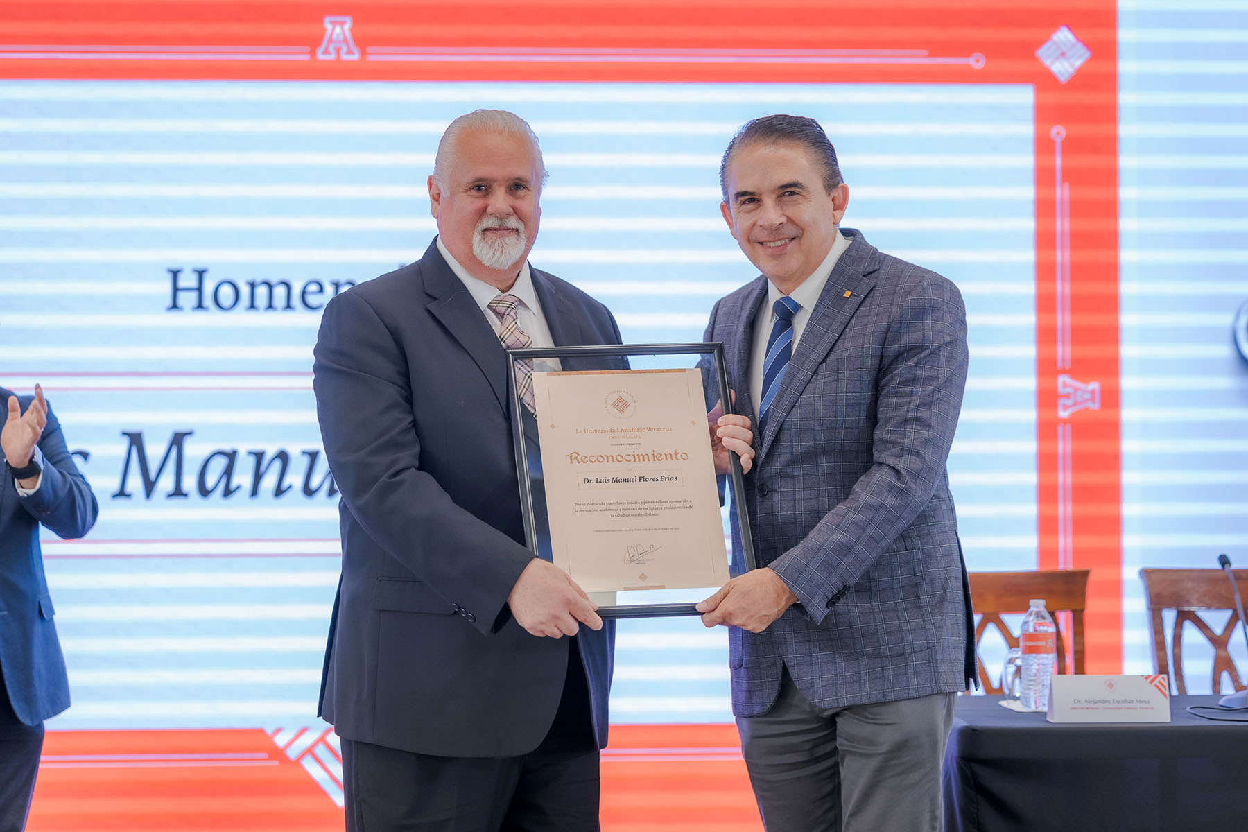 12 / 22 - Homenaje al Dr. Luis Manuel Flores Frías en el Marco del Día del Médico 12 / 22 - Homenaje al Dr. Luis Manuel Flores Frías en el Marco del Día del Médico