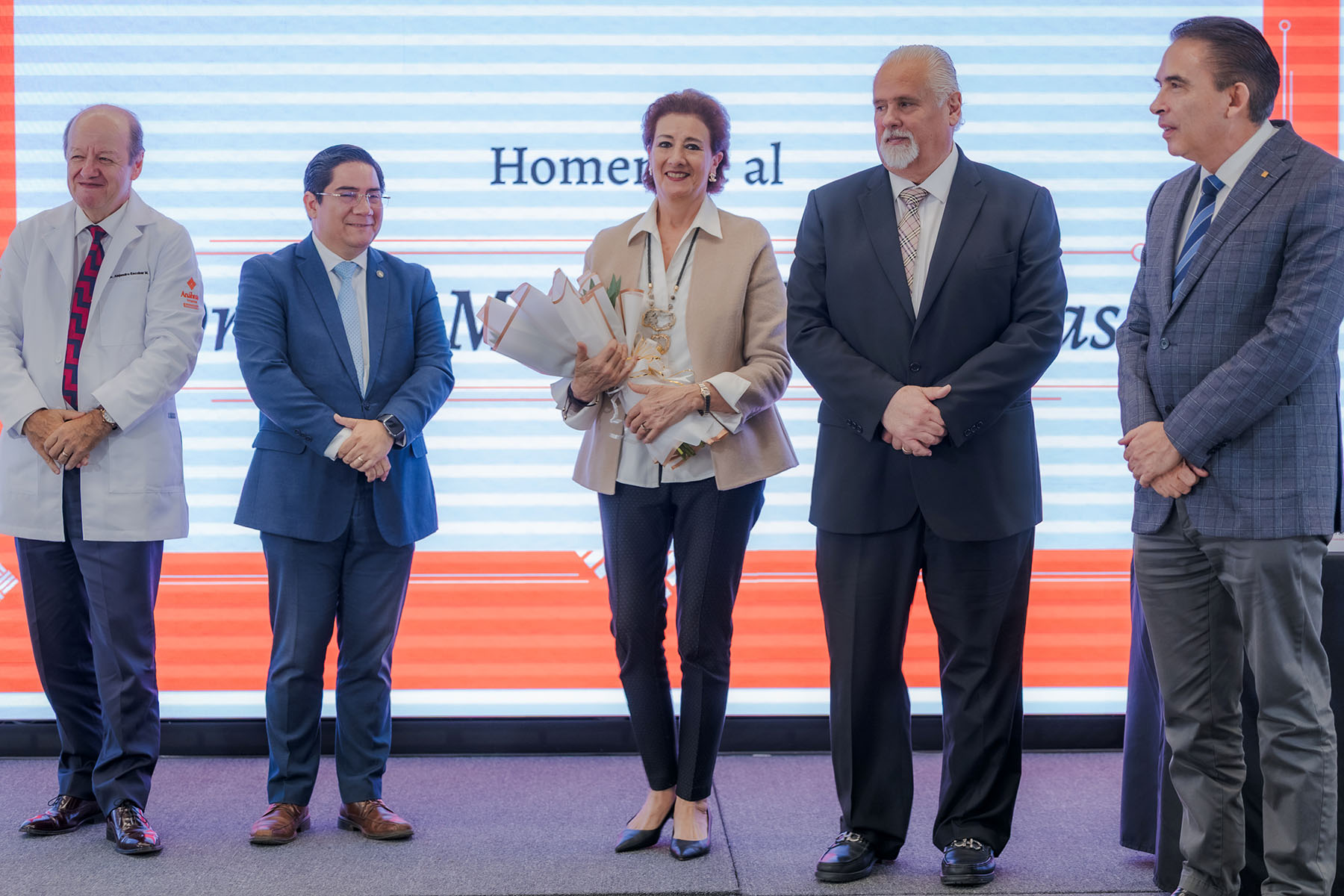 14 / 22 - Homenaje al Dr. Luis Manuel Flores Frías en el Marco del Día del Médico 14 / 22 - Homenaje al Dr. Luis Manuel Flores Frías en el Marco del Día del Médico