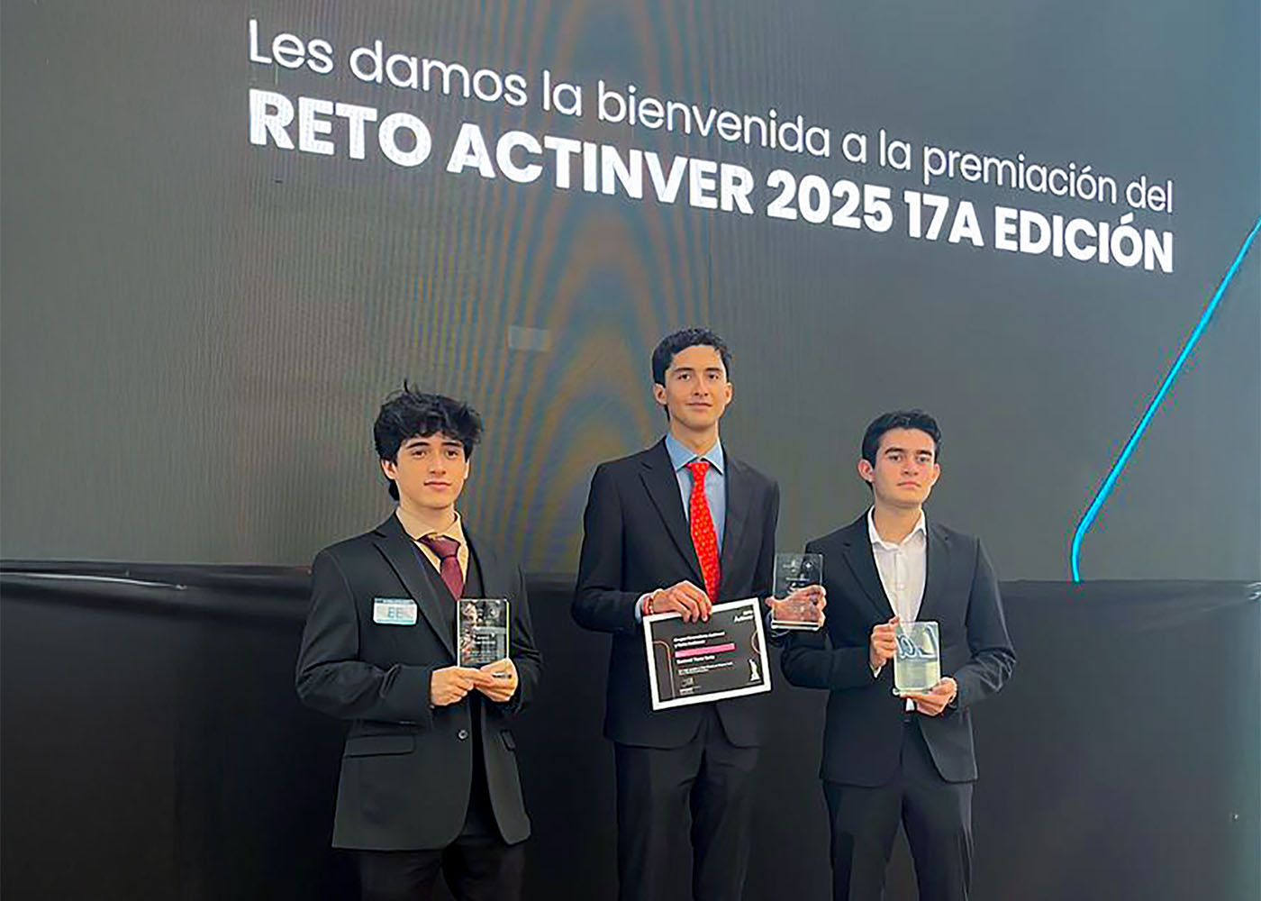 2 / 4 - Alumnos Destacan en el Reto Actinver Universitario 2025 2 / 4 - Alumnos Destacan en el Reto Actinver Universitario 2025