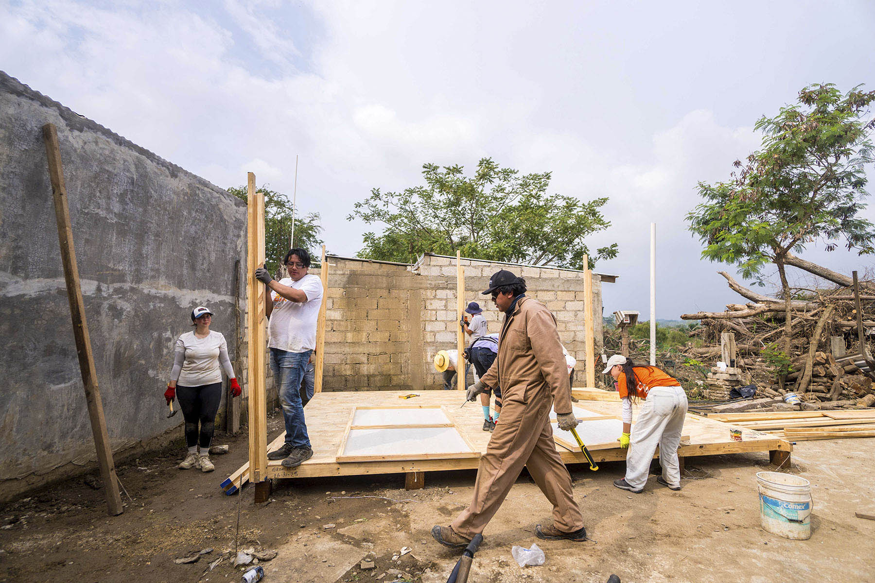 24 / 50 - ASUA Reconstruye 24 / 50 - ASUA Reconstruye