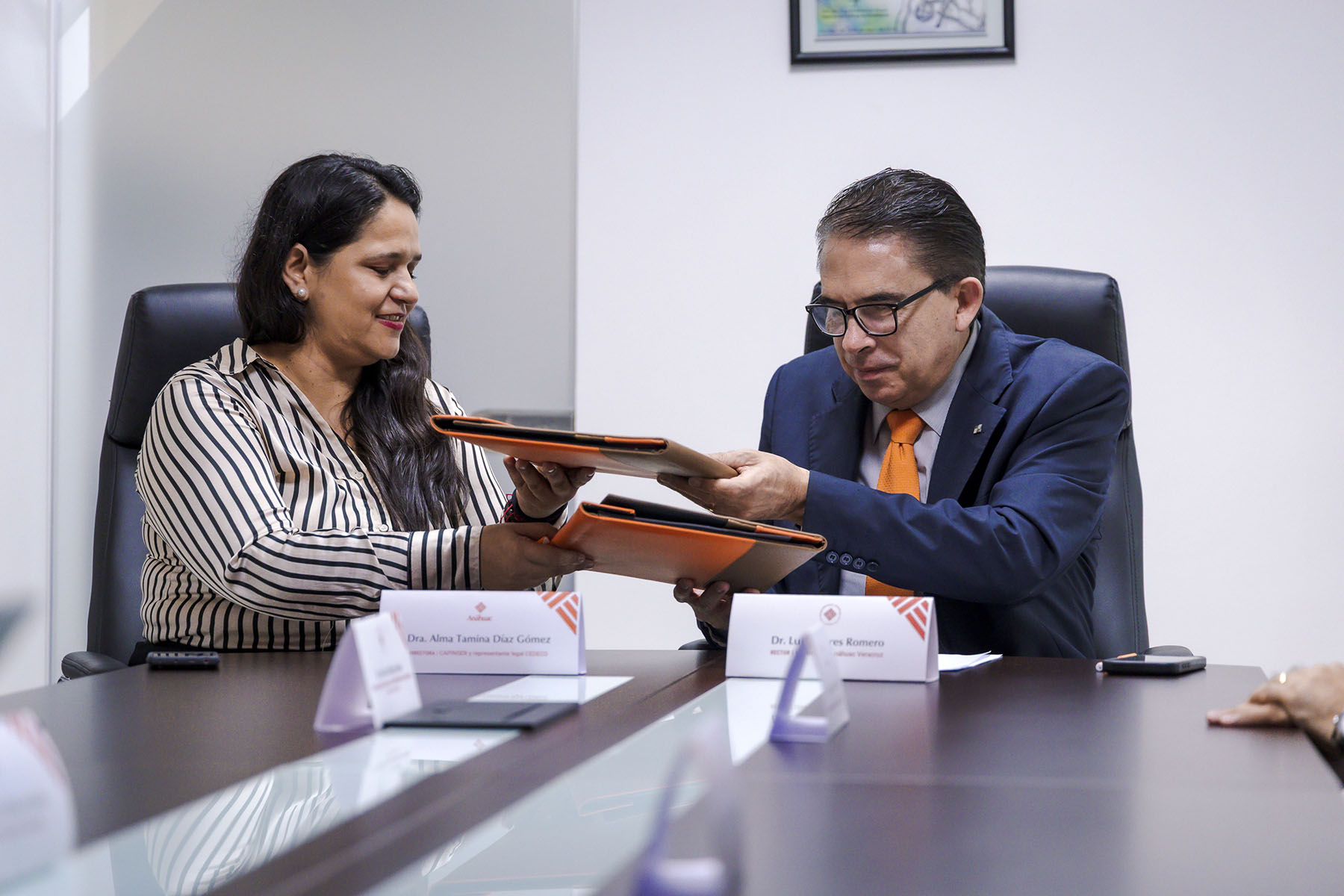 2 / 5 - Firma de Convenio con el Centro de Evaluación para el Desarrollo Competitivo 2 / 5 - Firma de Convenio con el Centro de Evaluación para el Desarrollo Competitivo