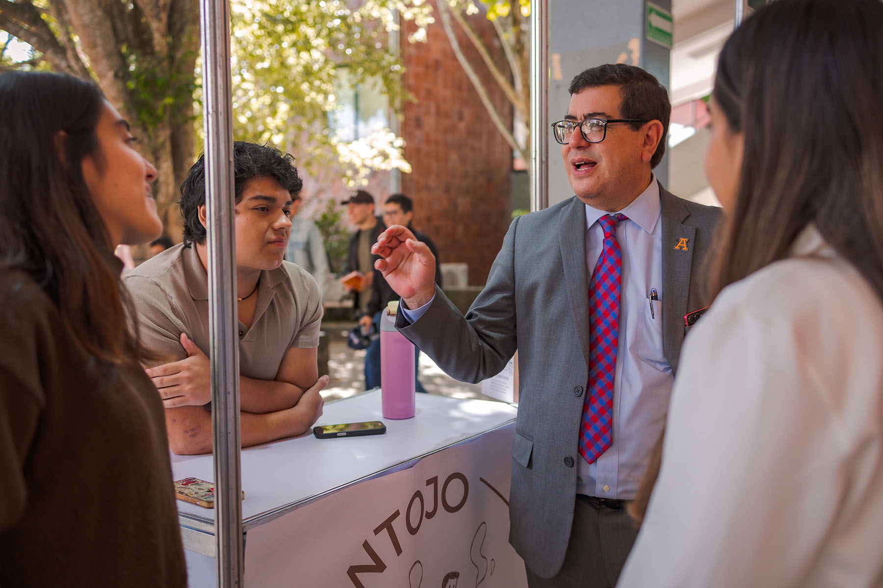 3 / 7 - INGÉNIATE: Incubadora de Negocios 3 / 7 - INGÉNIATE: Incubadora de Negocios