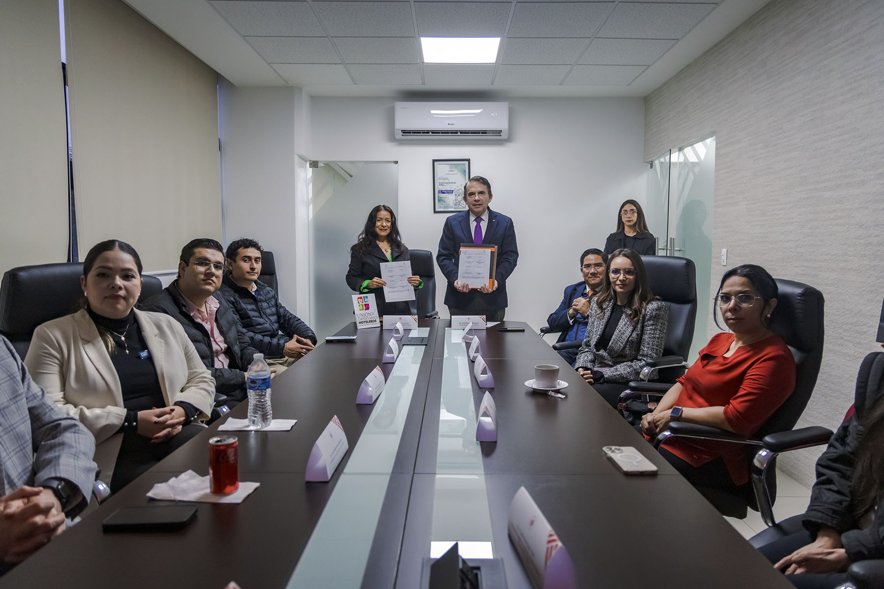 9 / 12 - Firma de Convenio con la Unión de Empresarios Hoteleros 9 / 12 - Firma de Convenio con la Unión de Empresarios Hoteleros