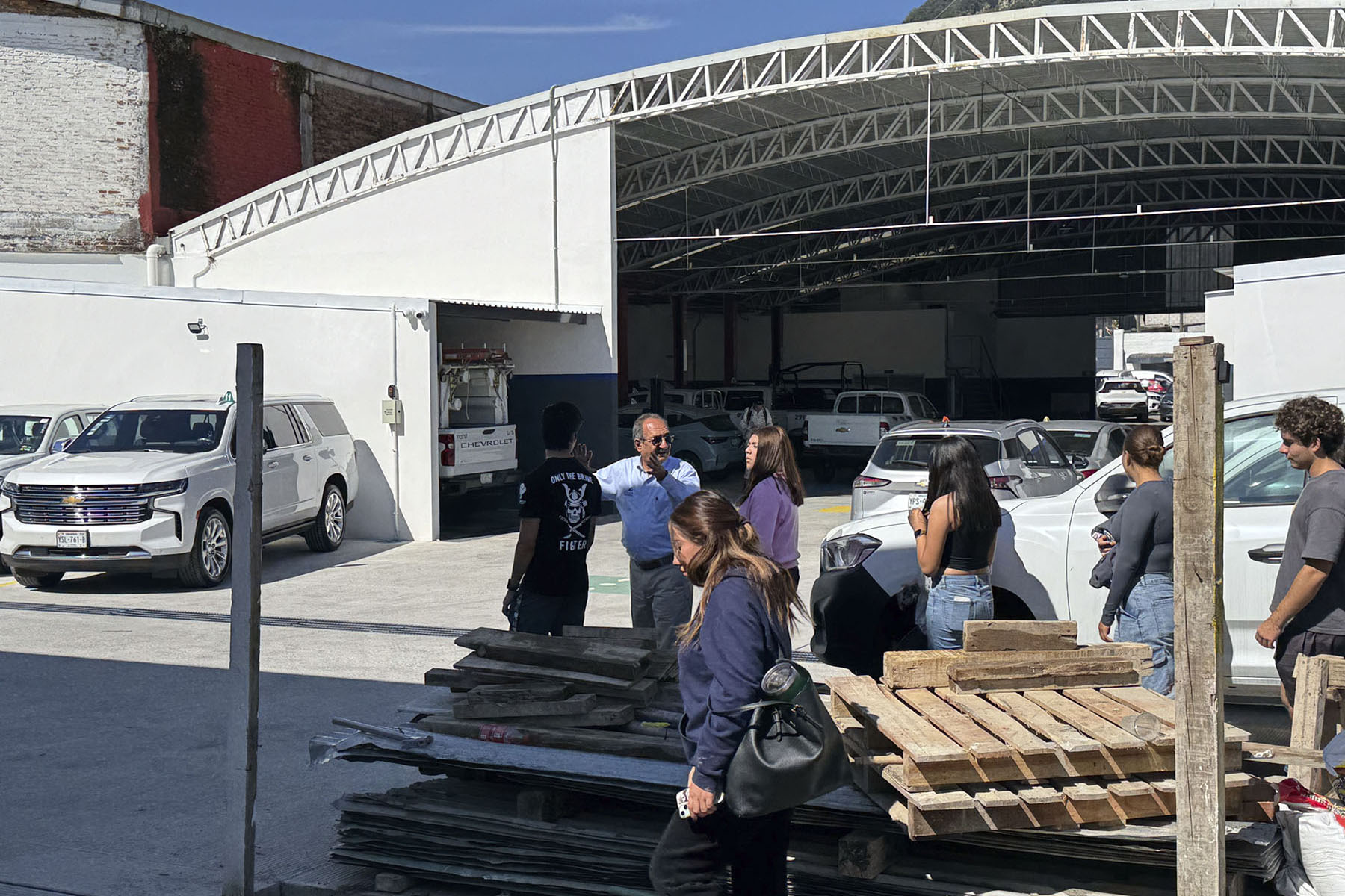 4 / 8 - Alumnos de Arquitectura Visitan las Agencias Buick y Chevrolet en Orizaba 4 / 8 - Alumnos de Arquitectura Visitan las Agencias Buick y Chevrolet en Orizaba