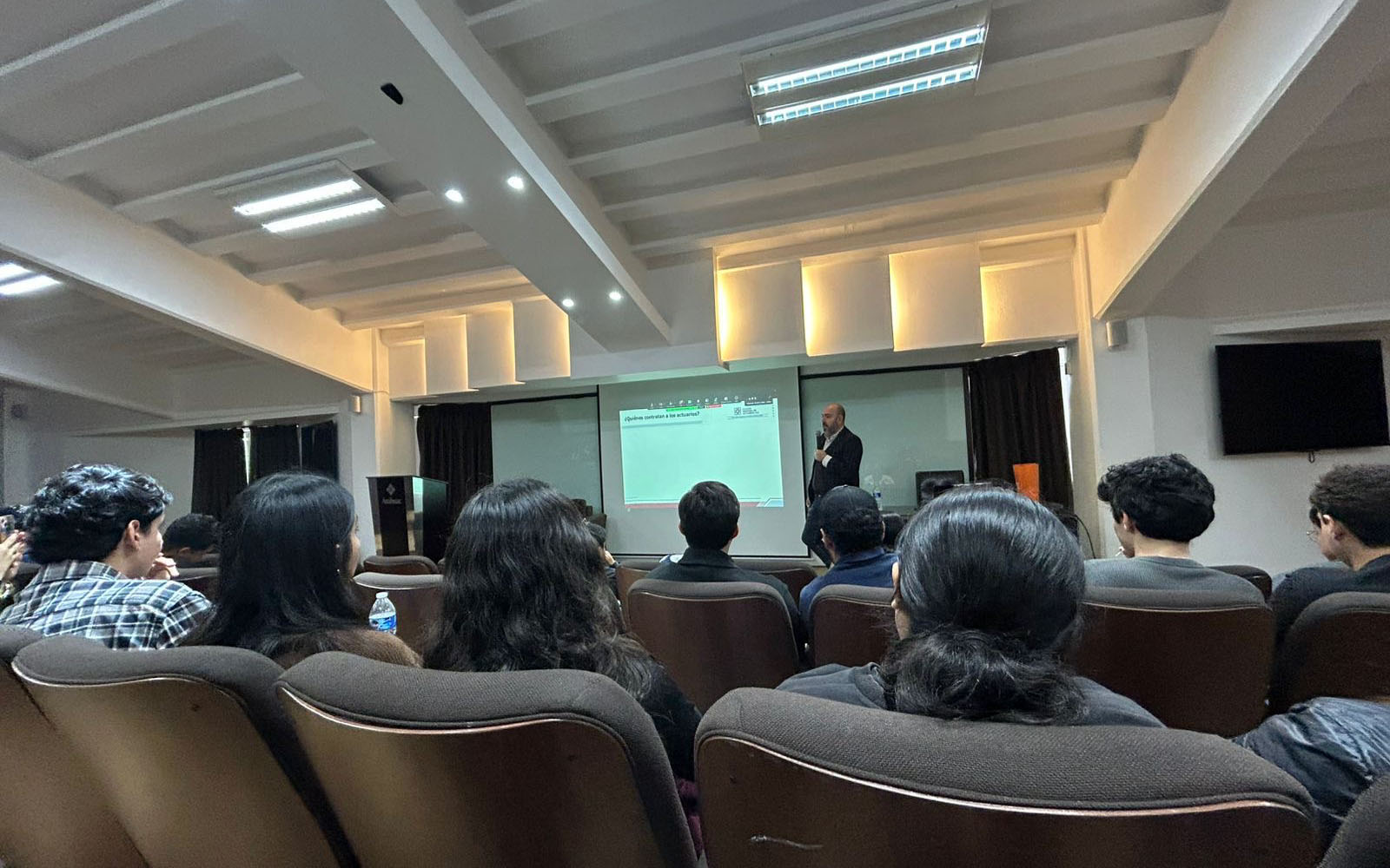 6 / 7 - Conferencia: Un Acercamiento al Colegio Nacional de Actuarios y al Quehacer Profesional 6 / 7 - Conferencia: Un Acercamiento al Colegio Nacional de Actuarios y al Quehacer Profesional