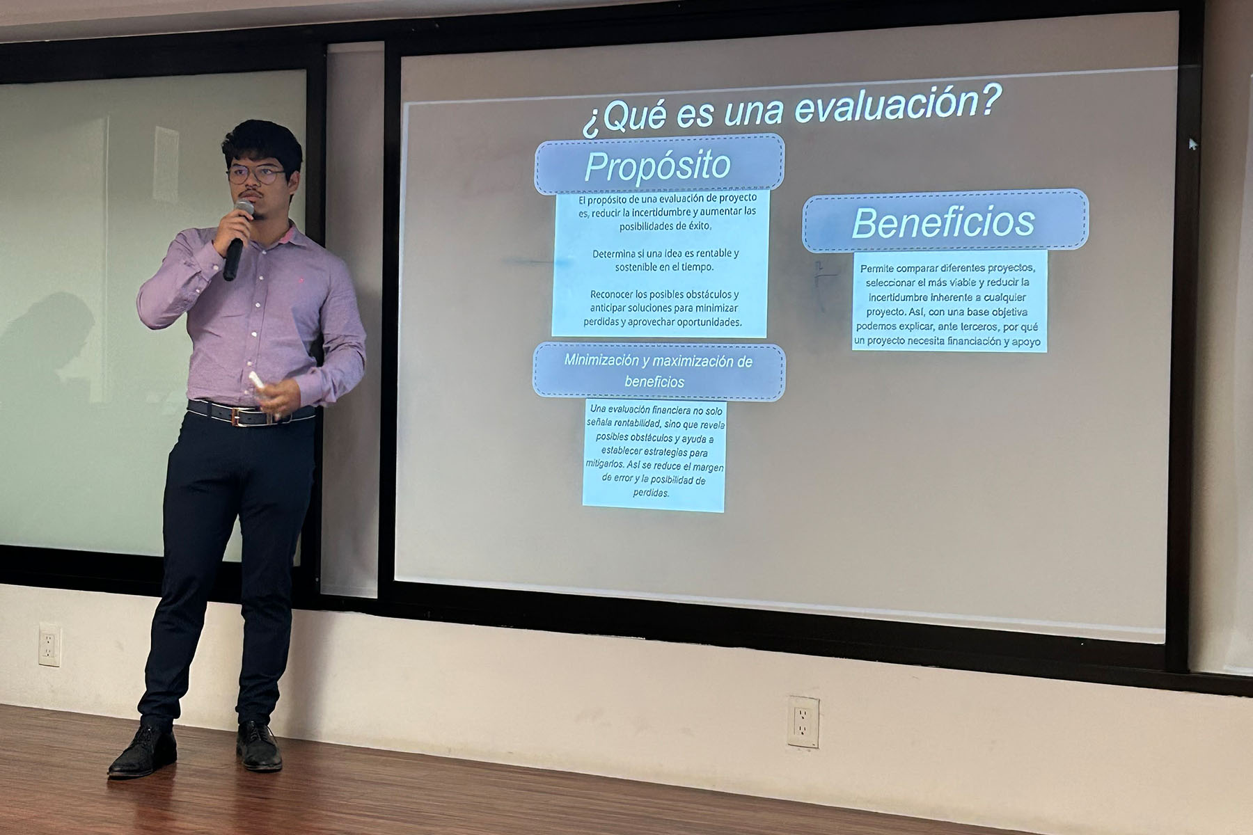 8 / 15 - Actuando y Modelando: Concurso de Minicharlas 8 / 15 - Actuando y Modelando: Concurso de Minicharlas