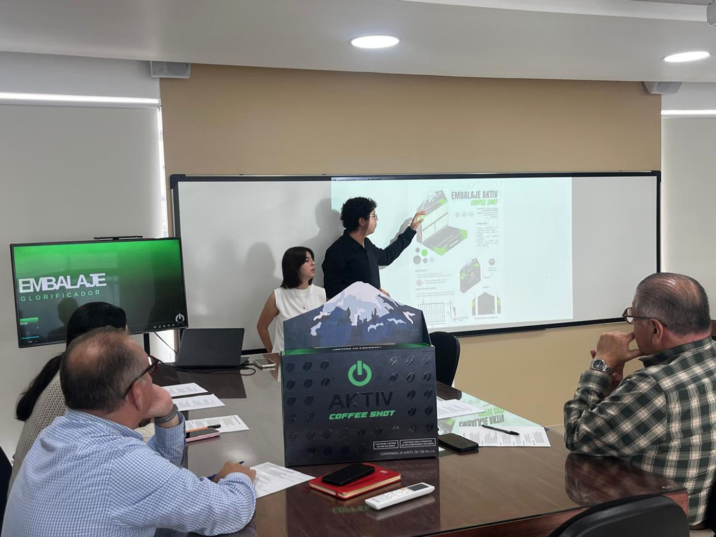 1 / 10 - Desarrollo de Embalaje: Alumnos de Diseño Industrial Colaboran con Empresario 1 / 10 - Desarrollo de Embalaje: Alumnos de Diseño Industrial Colaboran con Empresario