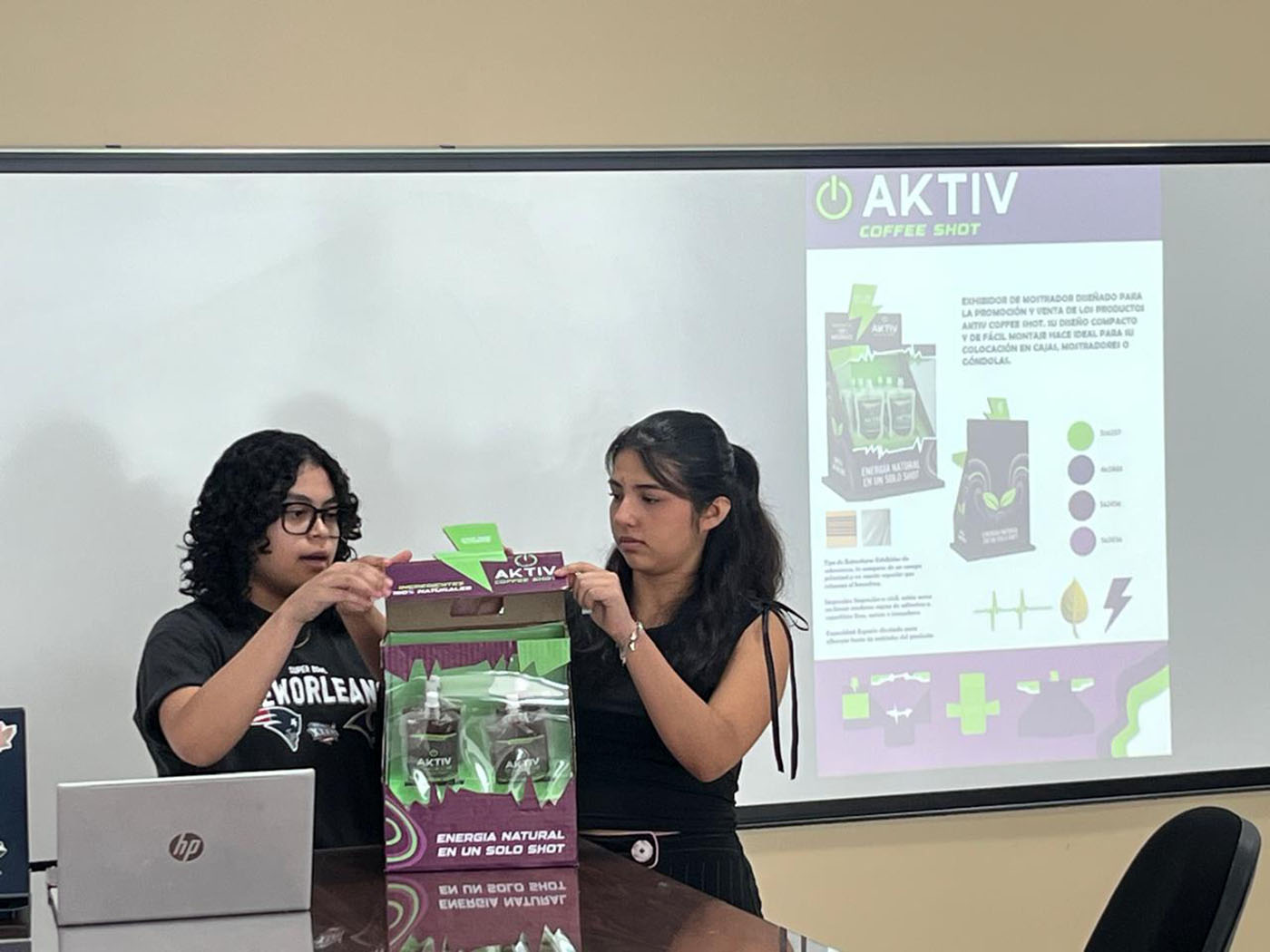 6 / 10 - Desarrollo de Embalaje: Alumnos de Diseño Industrial Colaboran con Empresario 6 / 10 - Desarrollo de Embalaje: Alumnos de Diseño Industrial Colaboran con Empresario