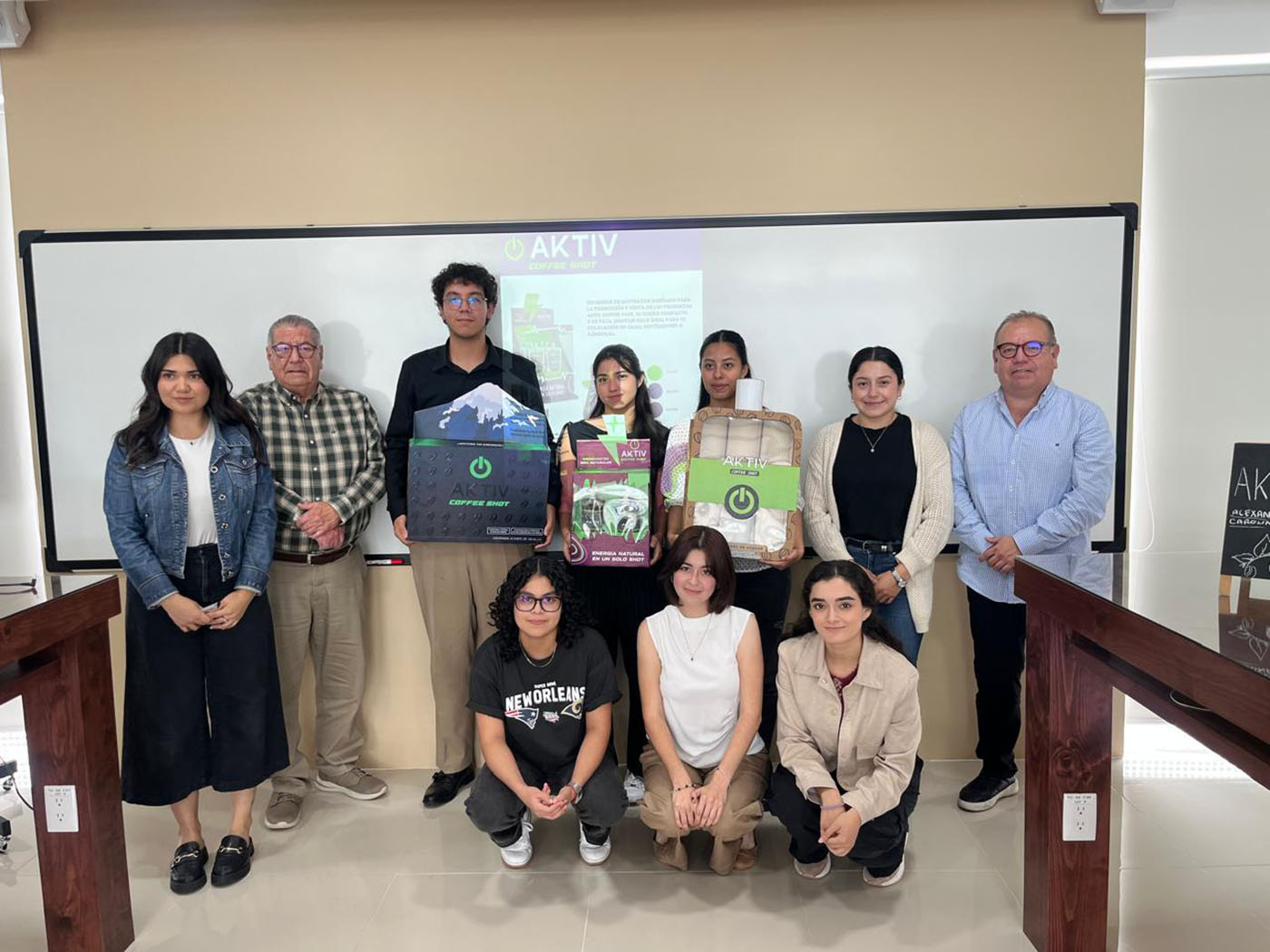 9 / 10 - Desarrollo de Embalaje: Alumnos de Diseño Industrial Colaboran con Empresario 9 / 10 - Desarrollo de Embalaje: Alumnos de Diseño Industrial Colaboran con Empresario