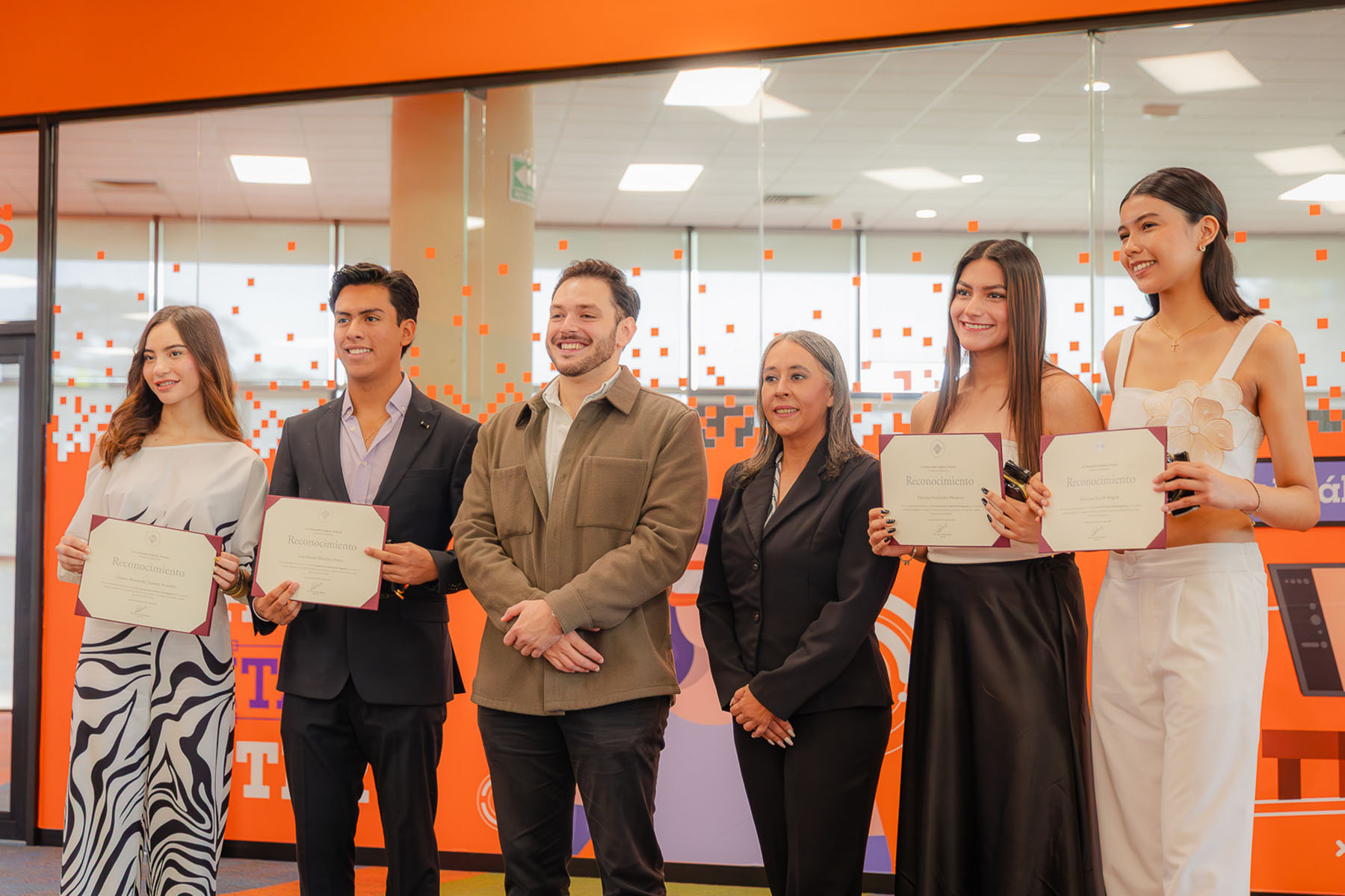 32 / 36 - Entrega de Reconocimientos a los Ganadores del 3.er Concurso de Carteles de 32 / 36 - Entrega de Reconocimientos a los Ganadores del 3.er Concurso de Carteles de