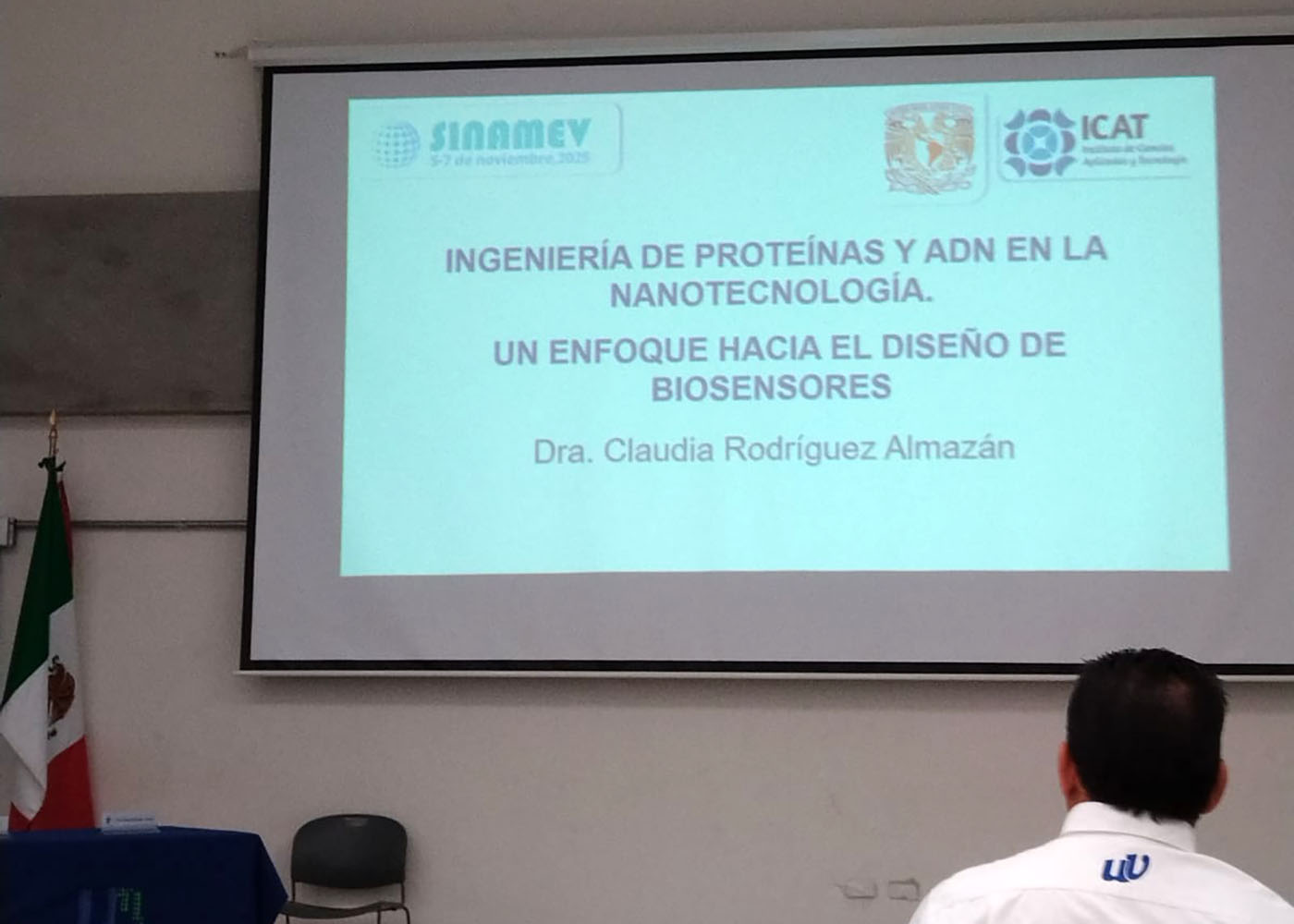 1 / 10 - Alumnos de Biomédica Asisten al Simposio Internacional: Nanotecnología en Medicina, 1 / 10 - Alumnos de Biomédica Asisten al Simposio Internacional: Nanotecnología en Medicina,