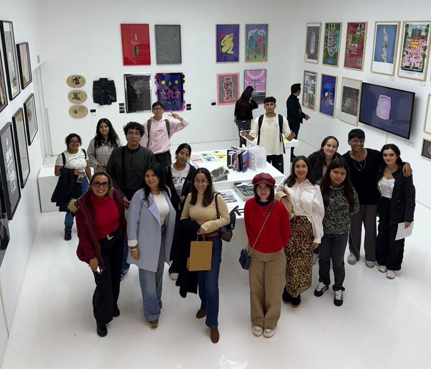 2 / 11 - Alumnos de Diseño Participan en Viaje Académico a Design Week México 2 / 11 - Alumnos de Diseño Participan en Viaje Académico a Design Week México