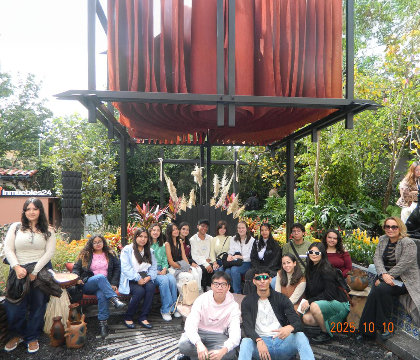 3 / 11 - Alumnos de Diseño Participan en Viaje Académico a Design Week México 3 / 11 - Alumnos de Diseño Participan en Viaje Académico a Design Week México