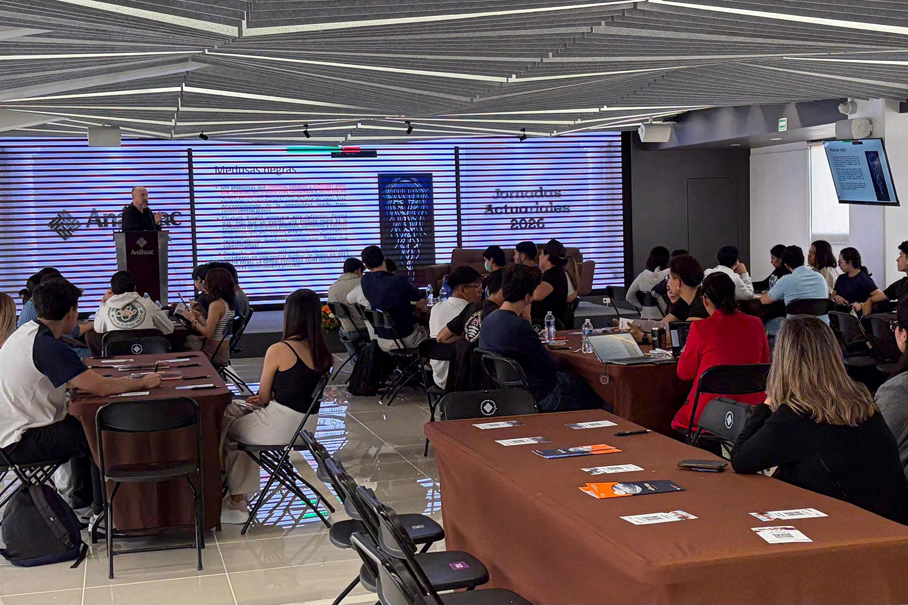 1 / 4 - Conferencia Magistral: Finanzas Cuánticas 1 / 4 - Conferencia Magistral: Finanzas Cuánticas