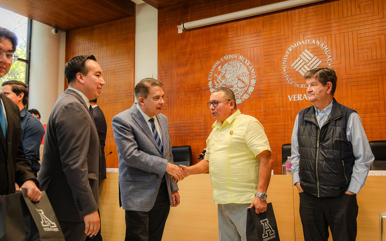 13 / 16 - Ceremonia de Firma de Convenio con CANACINTRA Córdoba 13 / 16 - Ceremonia de Firma de Convenio con CANACINTRA Córdoba