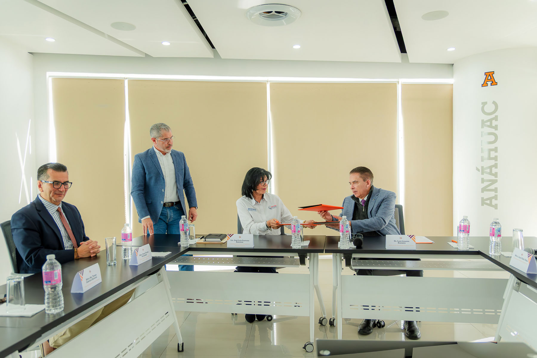 13 / 20 - Firma de Convenio con FRYMSA 13 / 20 - Firma de Convenio con FRYMSA