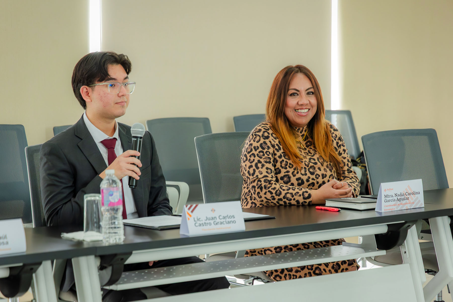 3 / 18 - Firma de Convenio con Rovianda 3 / 18 - Firma de Convenio con Rovianda